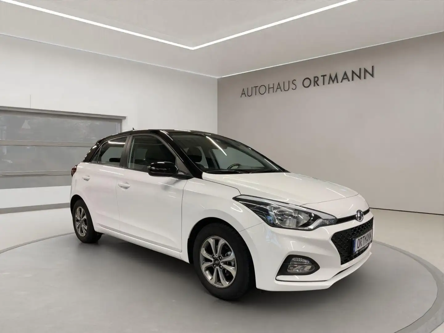 Hyundai i20 1.2 Benzin "Trend" 2WD 5-Gang Schwarz - 1