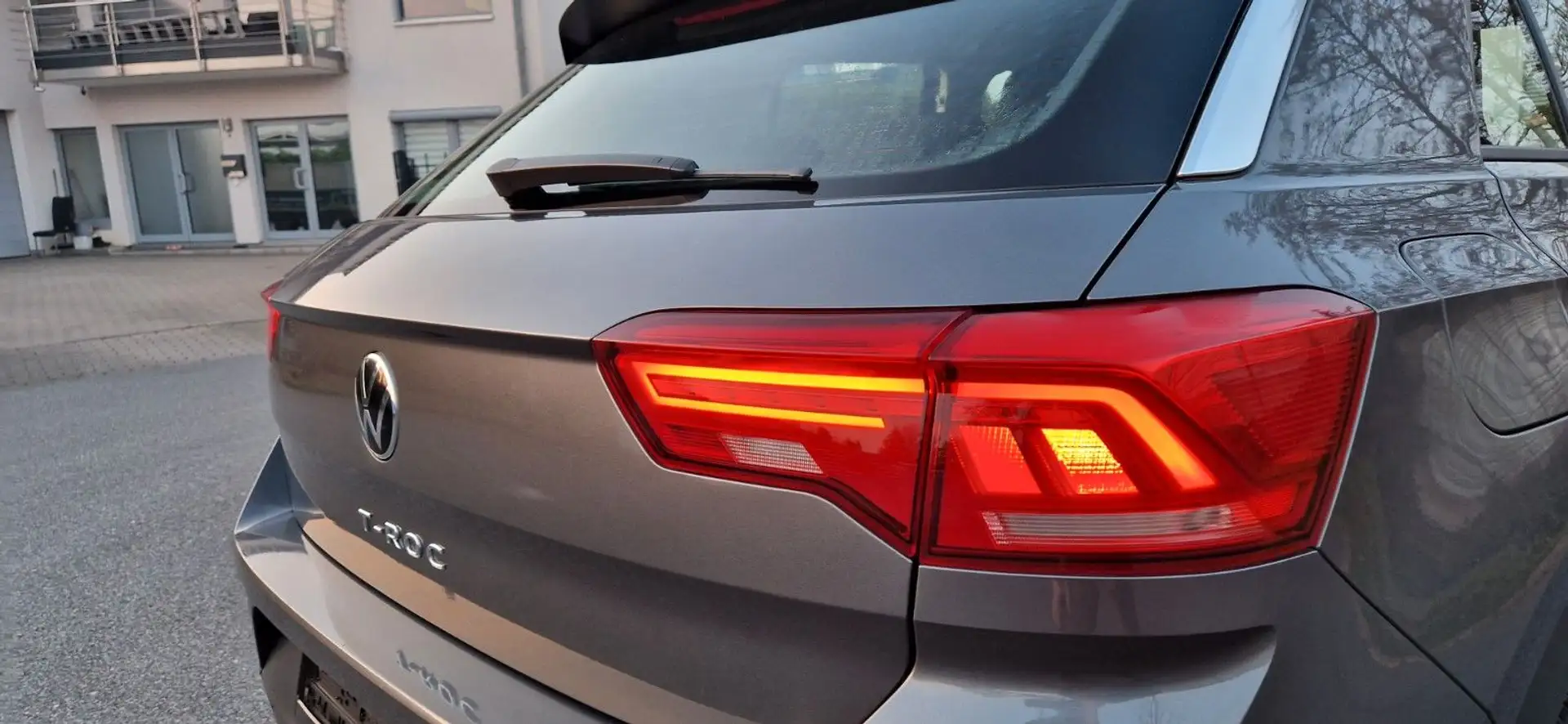 Volkswagen T-Roc 1 Hand 2,0TDI 6-Gang Sitzheizung Grau - 2