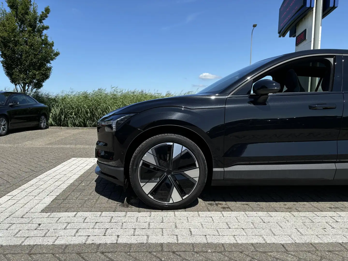 Volvo EX30 Single Motor Extended Range Ultra 69 kWh | Panoram Zwart - 2