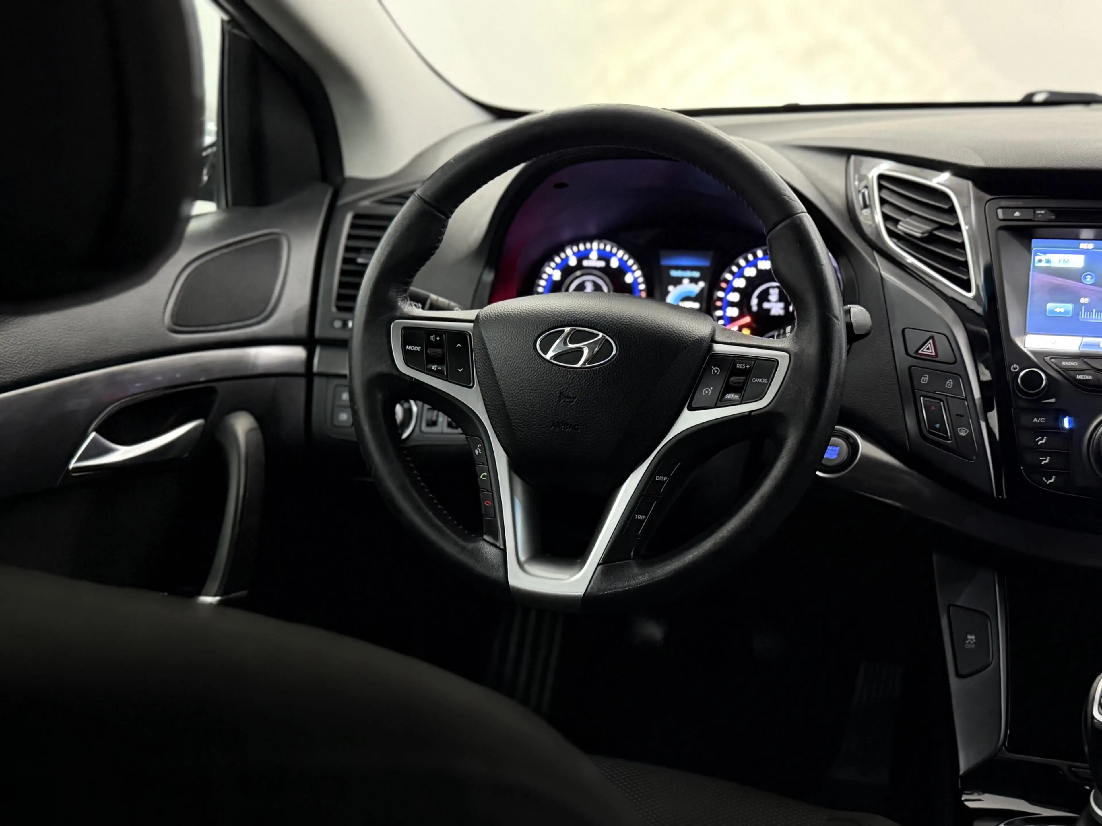 Hyundai i40 Wagon 1.6 GDI Blue Business Edition Camera, Navi, — photo 13