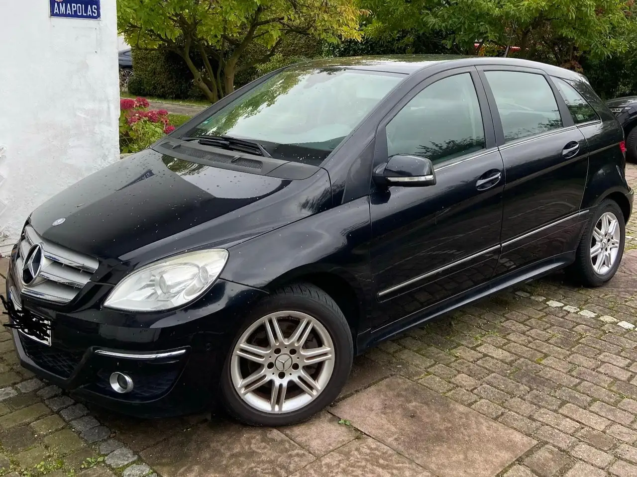 Mercedes-Benz B 180