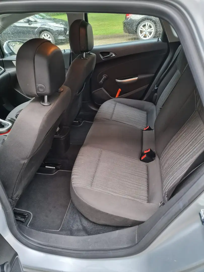 Opel Astra Astra 1.6 Edition Silber - 2