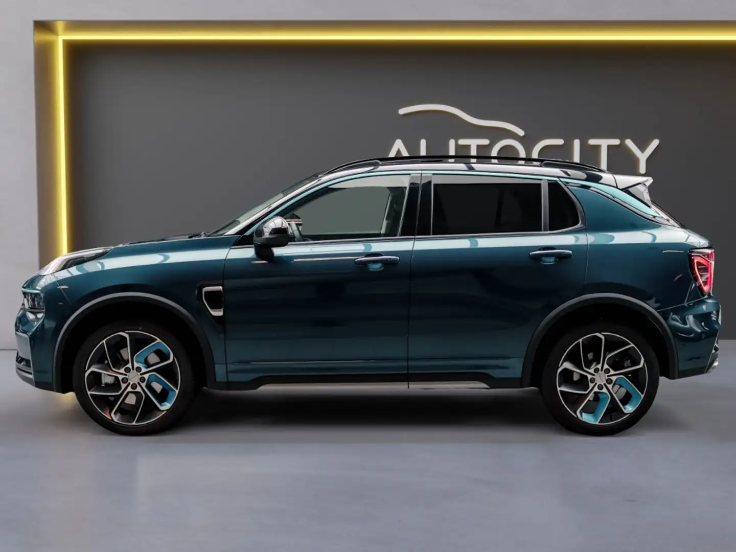 Lynk & Co 01 1.5 PHEV l 360 Camera l Pano l 6.6KW Albastru - 2