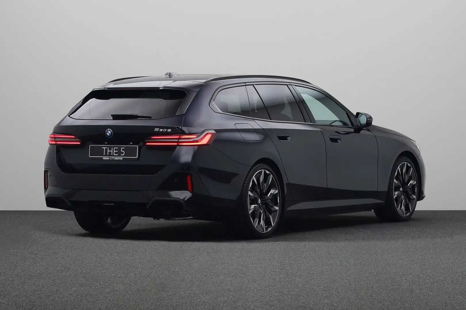 BMW 530 5-serie Touring 530e M Sport Edition | Trekhaak | Zwart - 2
