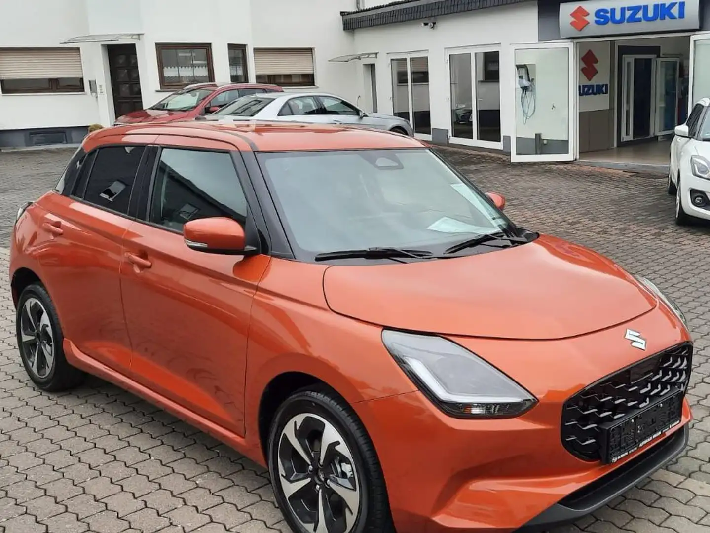Suzuki Swift 1.2 Hybrid CVT Comfort+ Orange - 1