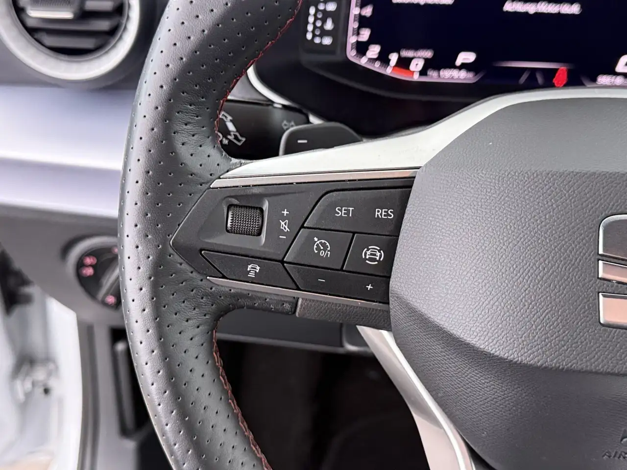 SEAT Ibiza 1.5 TSI FR Aut LED RADAR NAVI SITZHZG R-CAM, миниатюра 20
