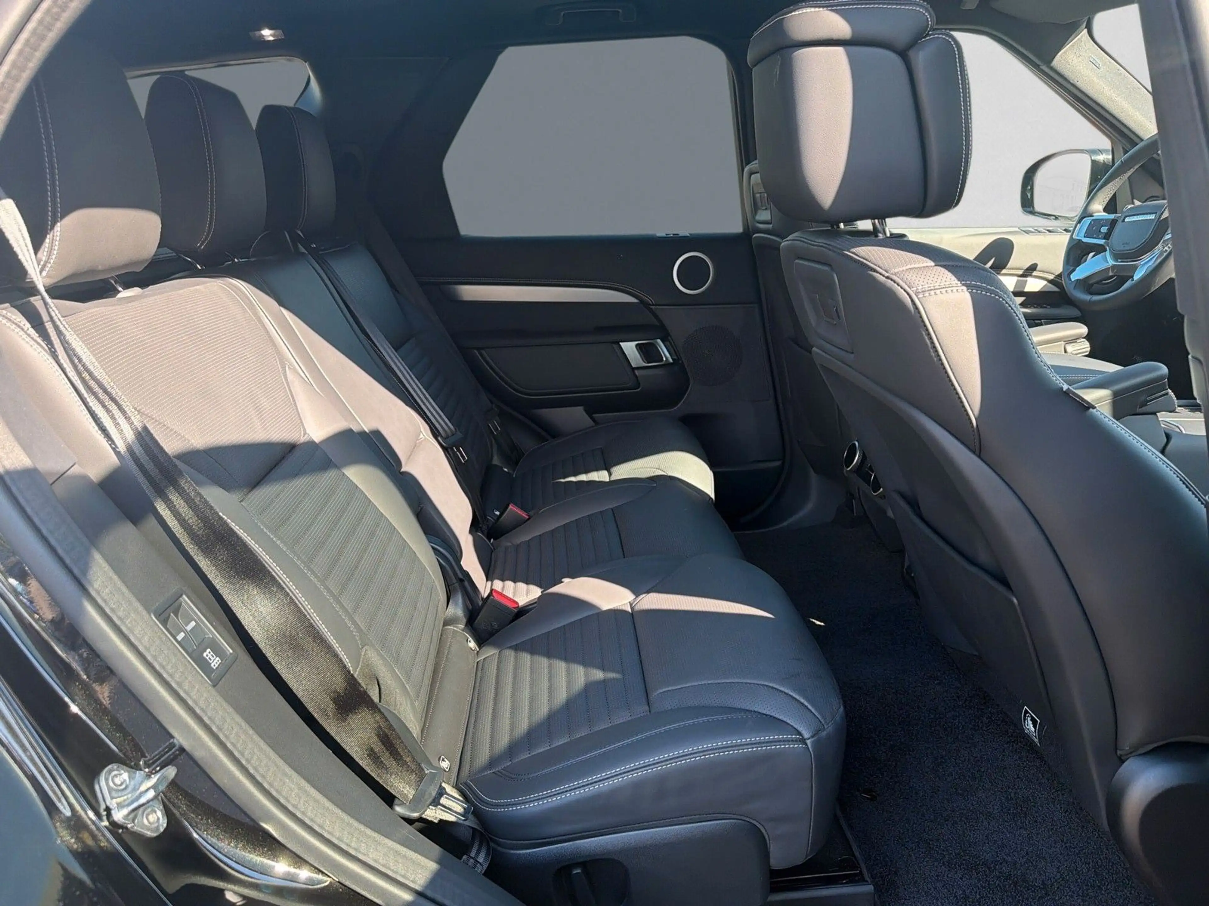Land Rover Discovery D350 AWD DYNAMIC HSE 7-Sitzer AHK — photo 7