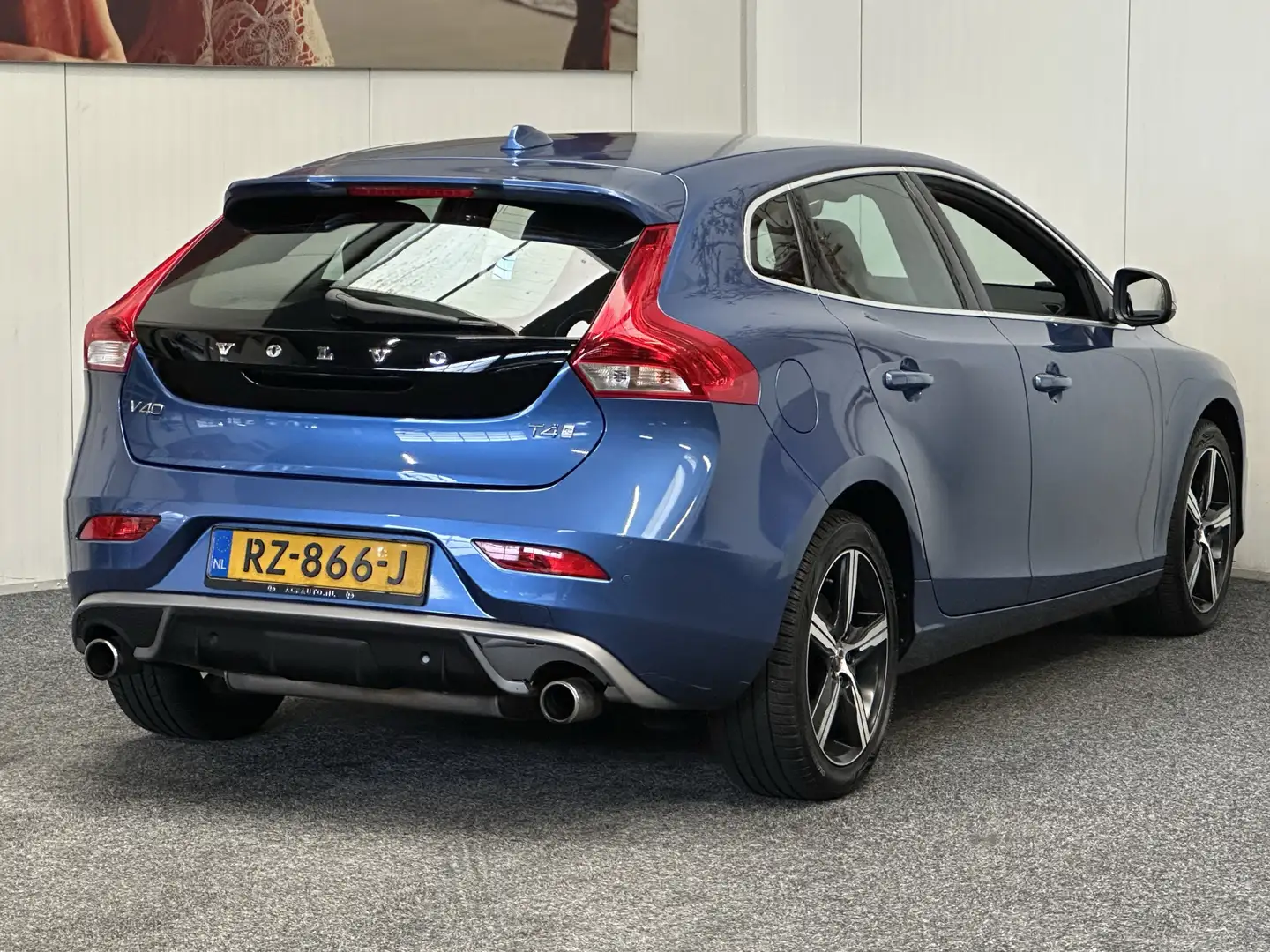 Volvo V40 2.0 T4 R-DESIGN 191 PK SPORT AUTOMAAT STOELVERWARM Bleu - 2