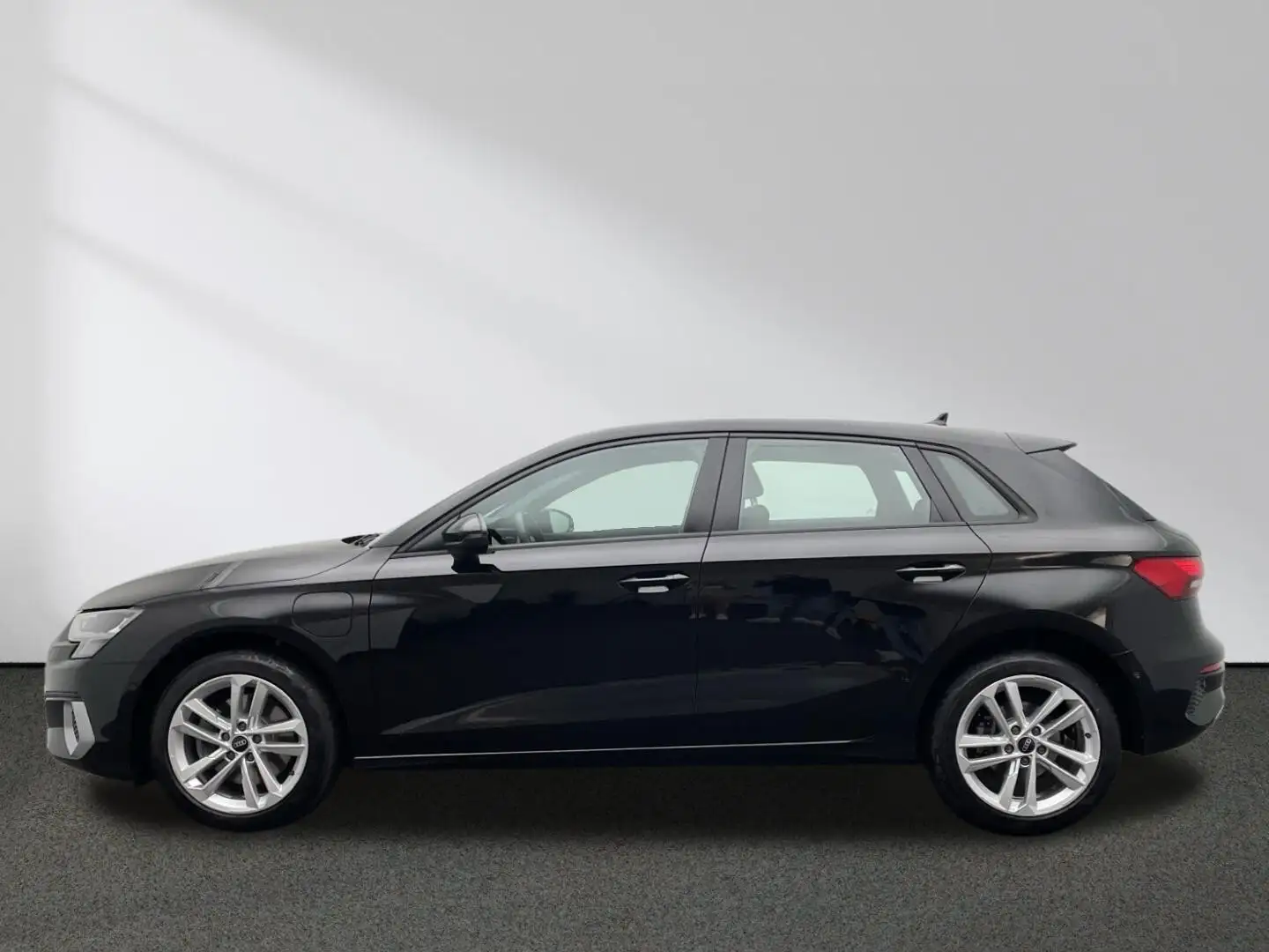 Audi A3 40 TFSI e Advanced MMI LED AHK Schwarz - 2
