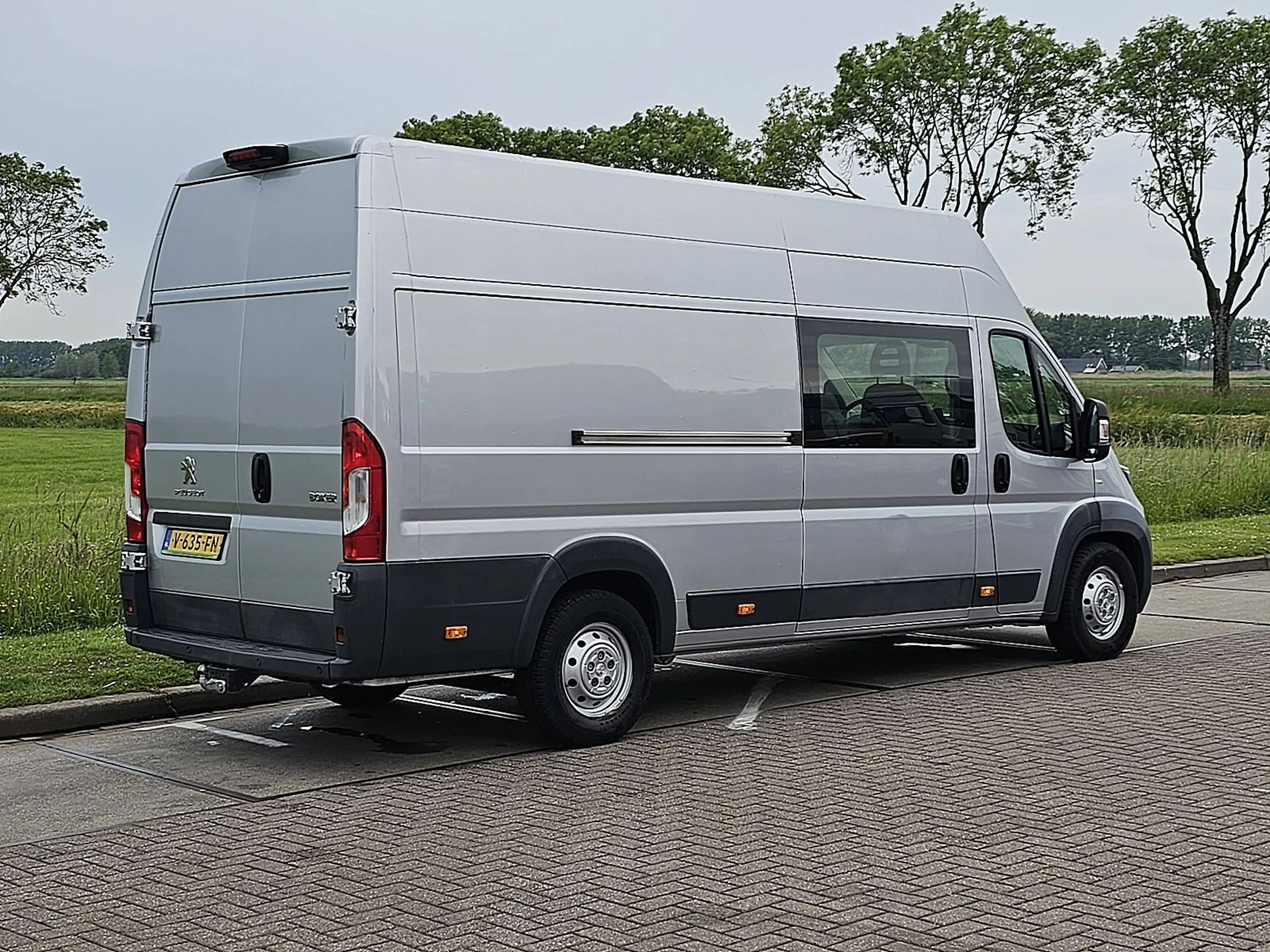Peugeot Boxer 435 dc clima EURO6 — photo 3