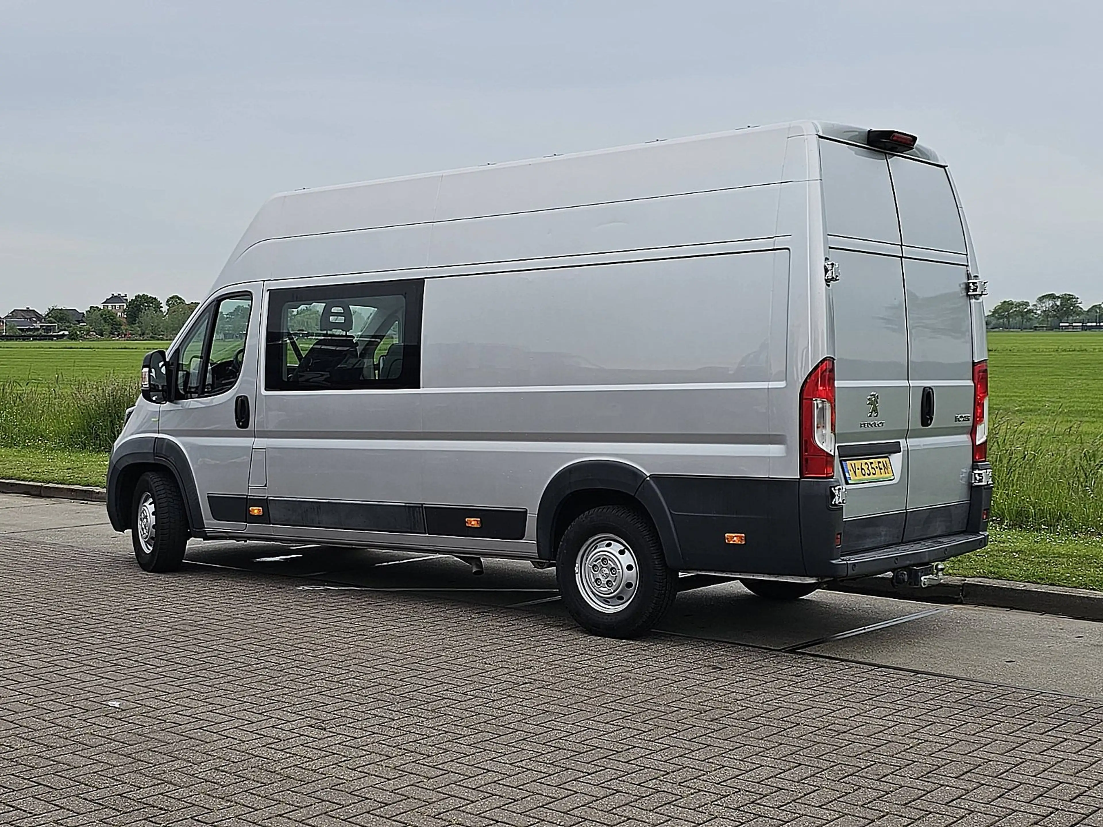Peugeot Boxer 435 dc clima EURO6 — photo 6