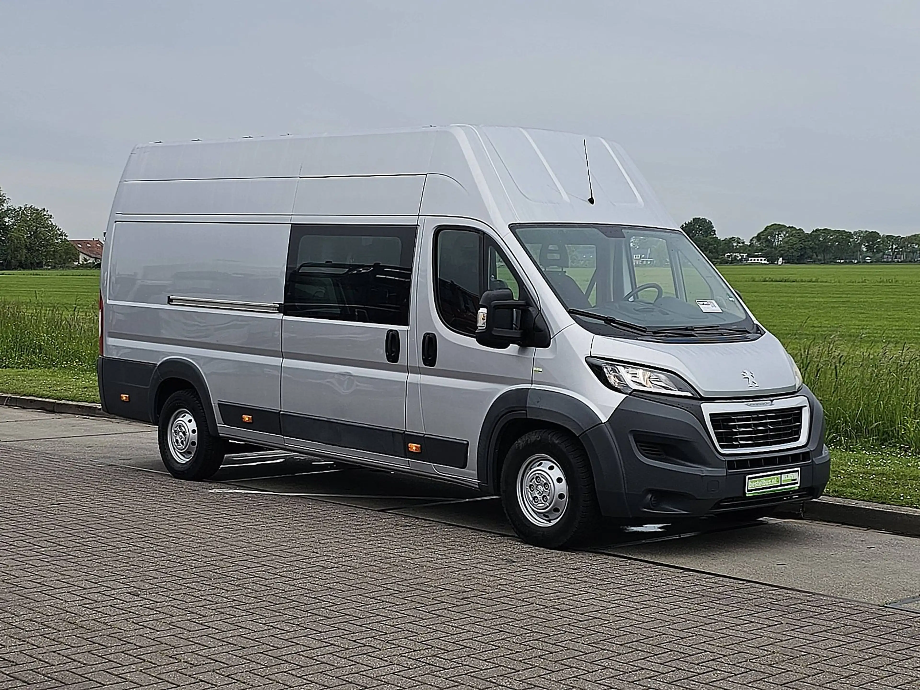 Peugeot Boxer 435 dc clima EURO6 — photo 5