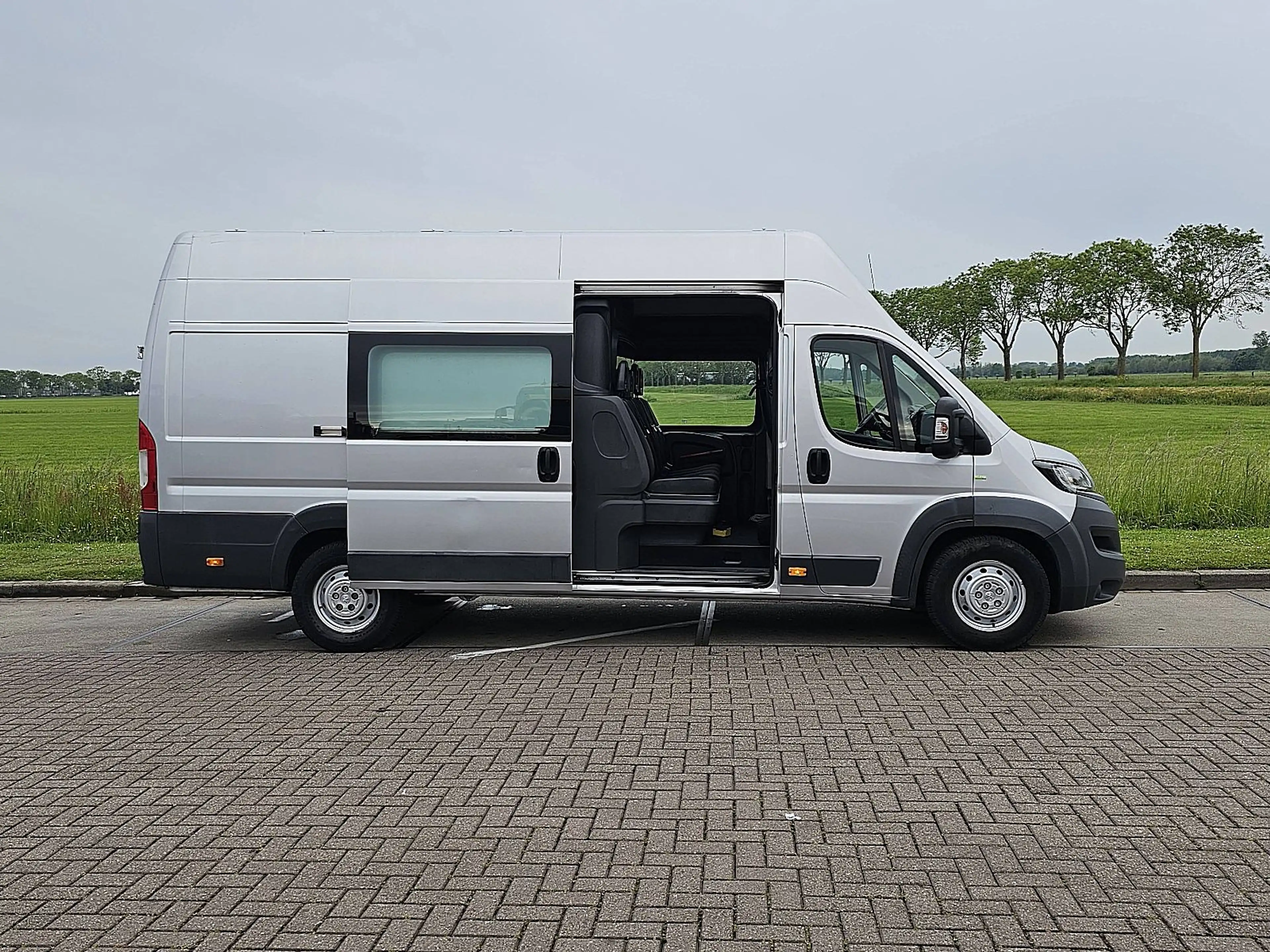 Peugeot Boxer 435 dc clima EURO6 — photo 13