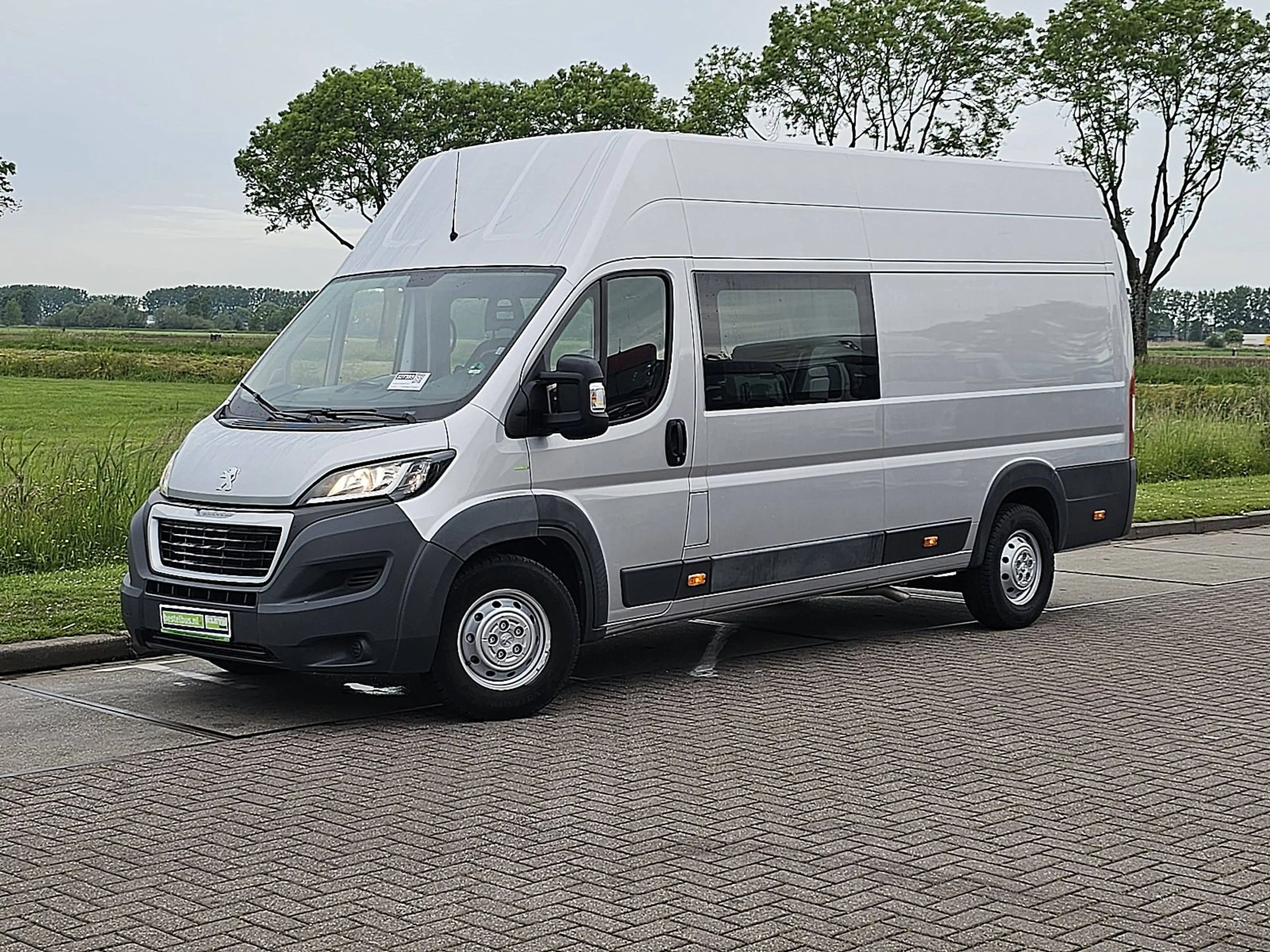 Peugeot Boxer 435 dc clima EURO6 — photo 2