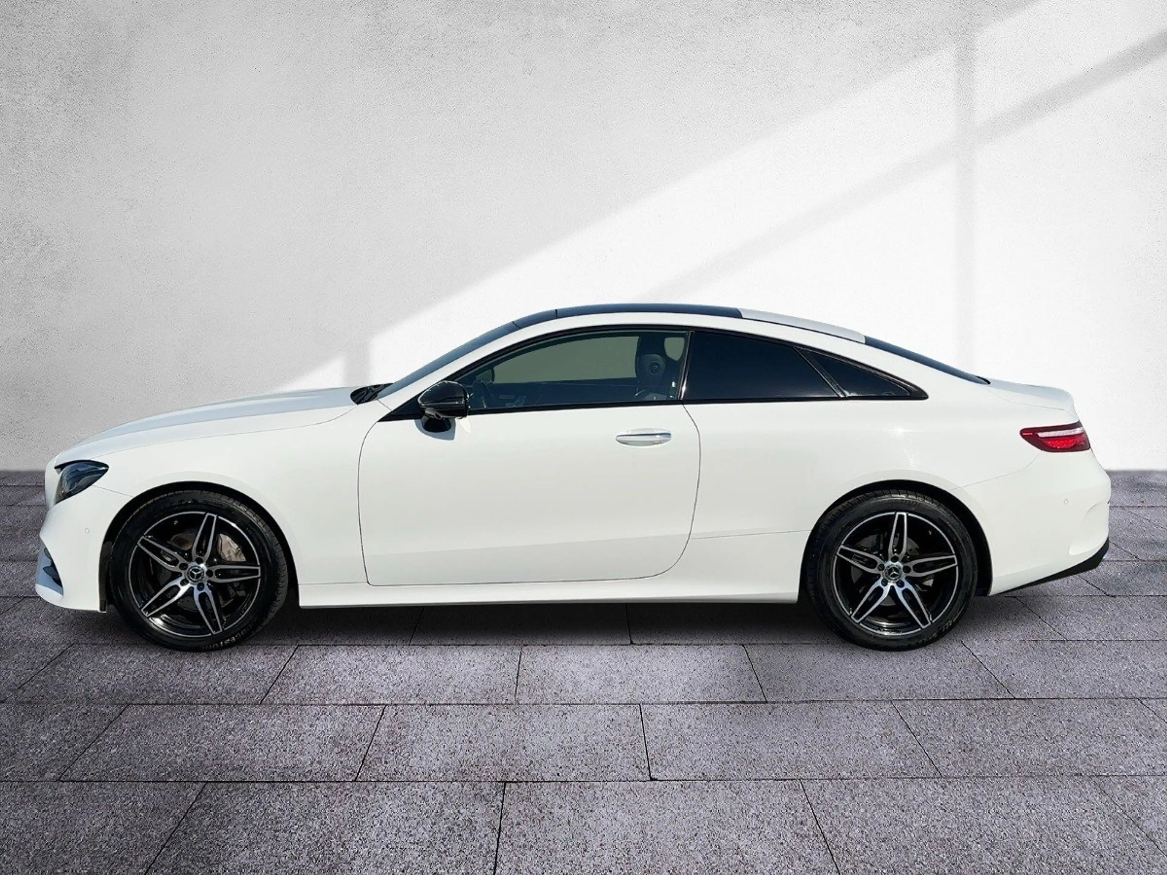 Mercedes-Benz E 400 d 4MATIC Coupé AMG PREM+ DISTR WIDESCREEN — photo 3