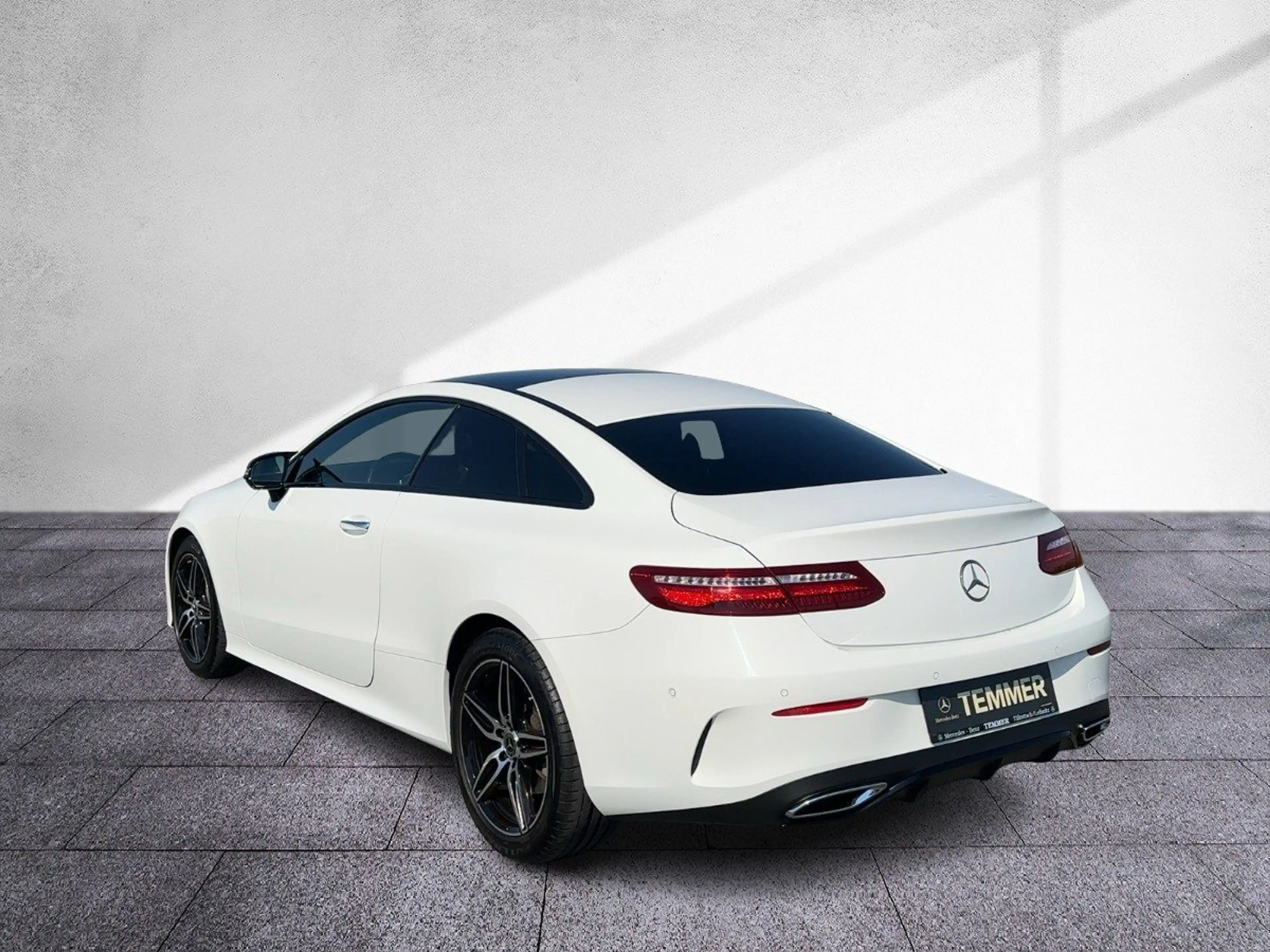 Mercedes-Benz E 400 d 4MATIC Coupé AMG PREM+ DISTR WIDESCREEN — photo 4