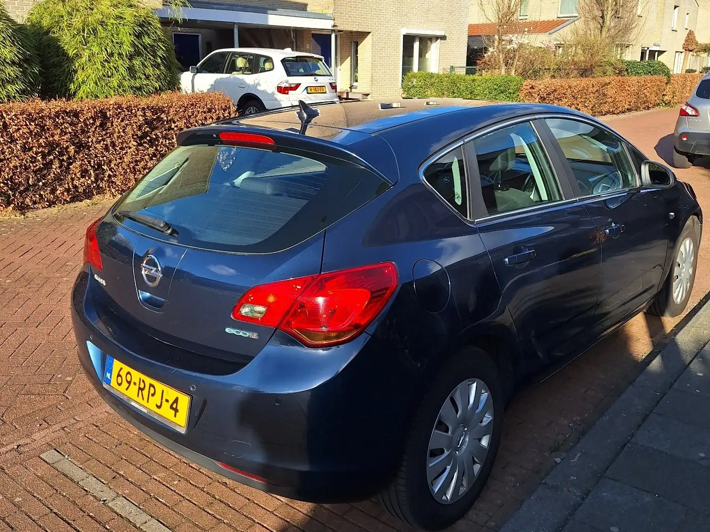 Opel Astra 1.4 Edition, navigatie, 2e eigenaar, dealer onder Синій - 2