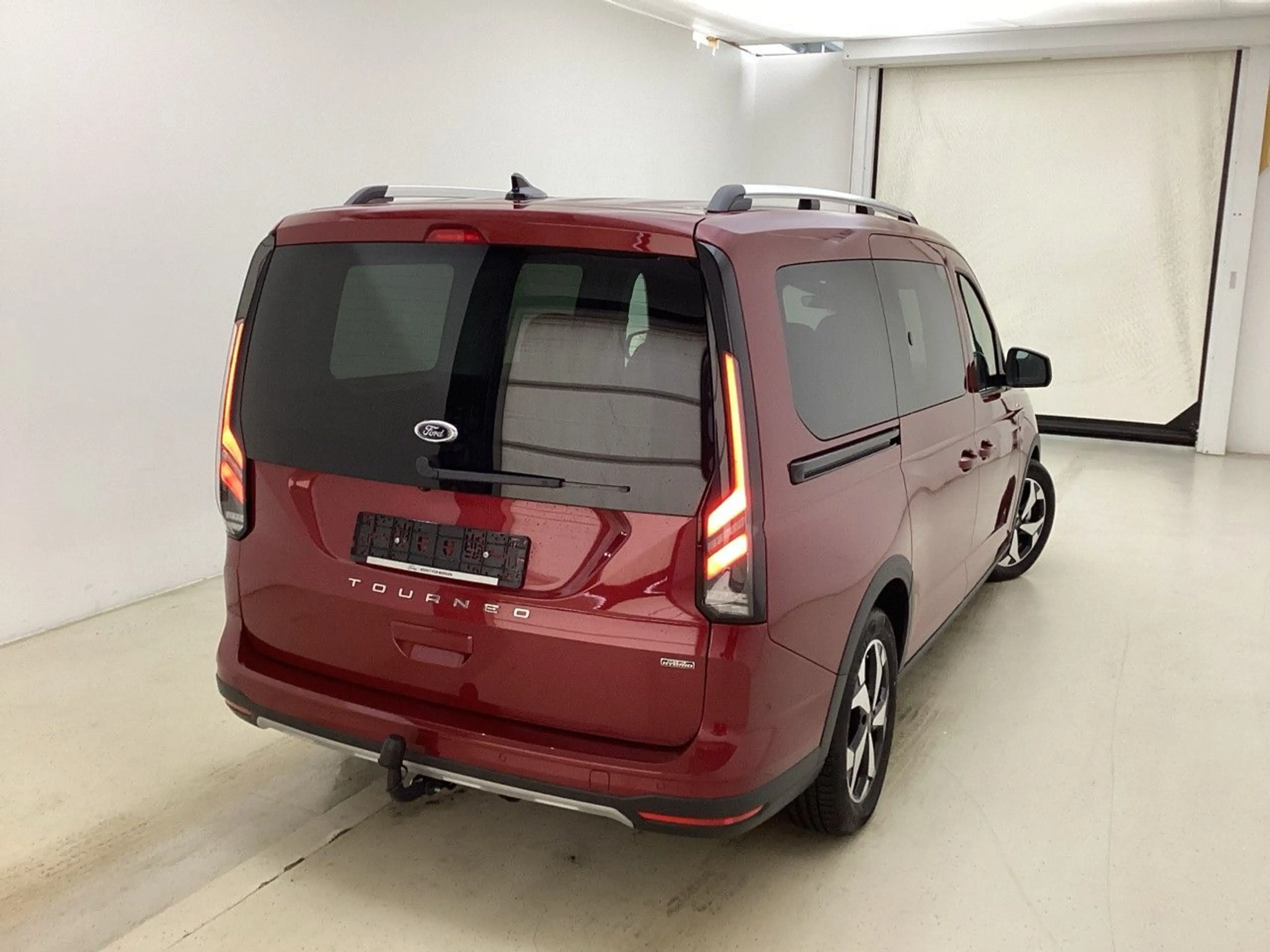 Ford Grand Tourneo Connect 1.5 EcoBoost PHEV Active — photo 3