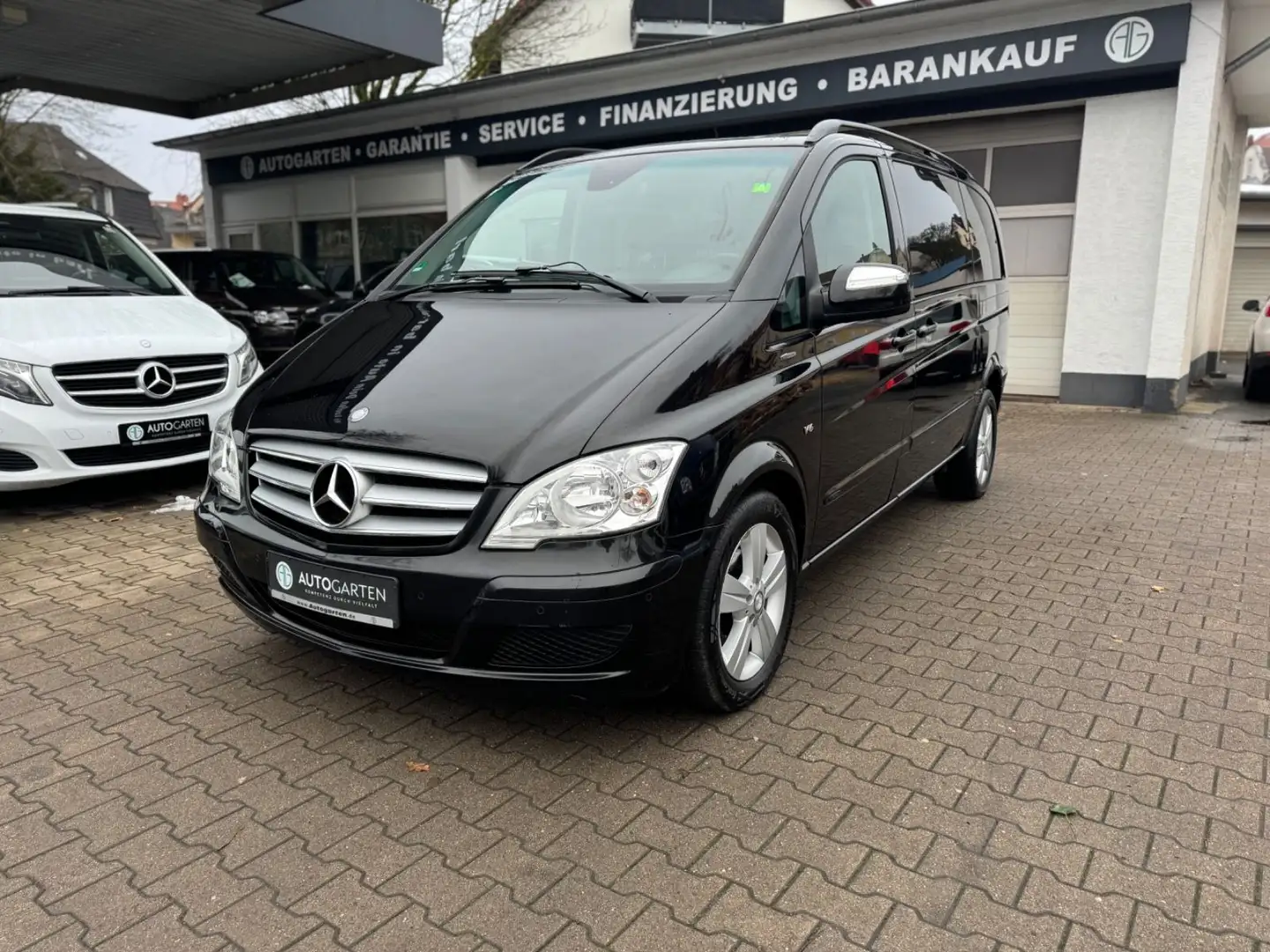 Mercedes-Benz Viano Mercedes-Benz*Viano 3.0CDI*BlueEfficien*7-SITZER Black - 1