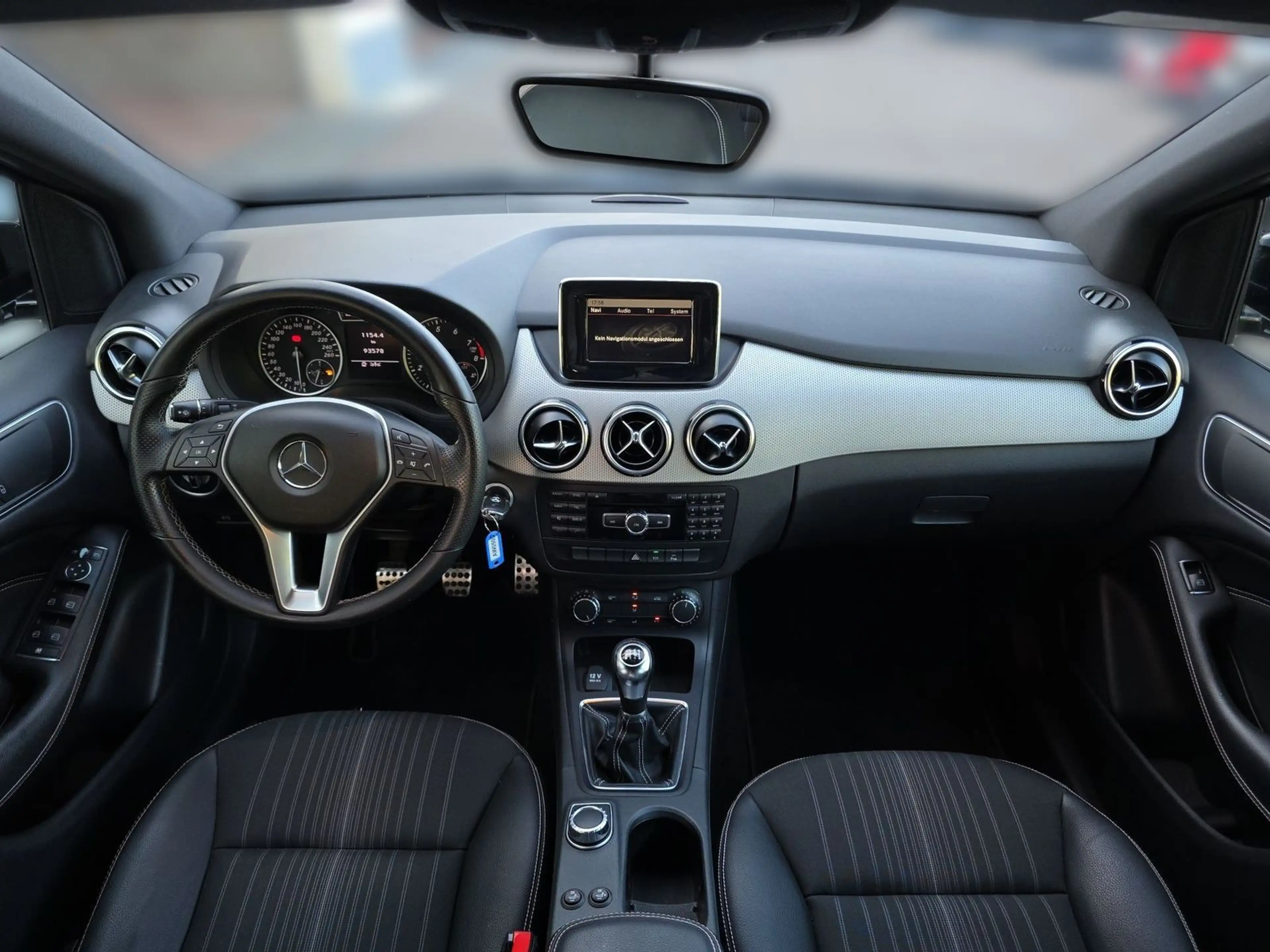 Mercedes-Benz B 200 B200 Edition 1 Standard Teilleder AHK Klima PDC — photo 12