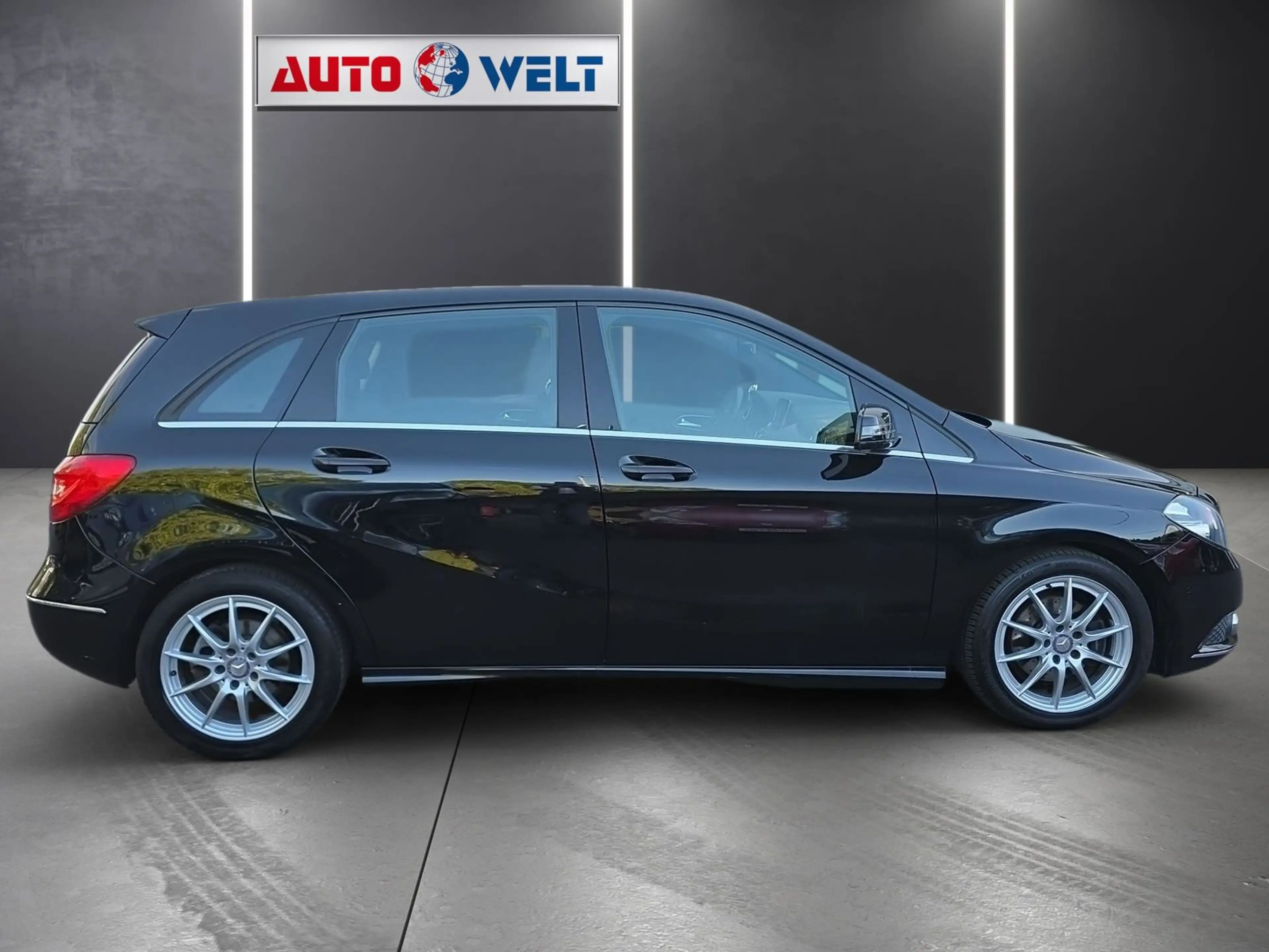 Mercedes-Benz B 200 B200 Edition 1 Standard Teilleder AHK Klima PDC — photo 3