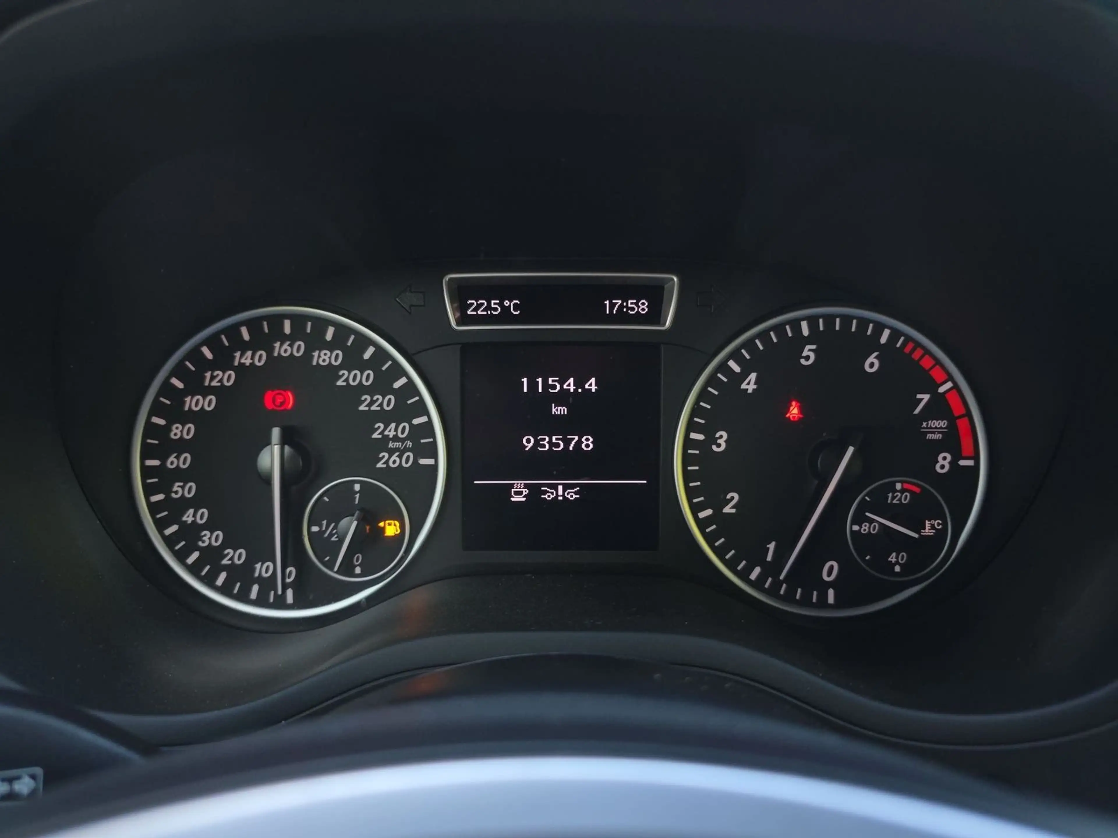 Mercedes-Benz B 200 B200 Edition 1 Standard Teilleder AHK Klima PDC — photo 11