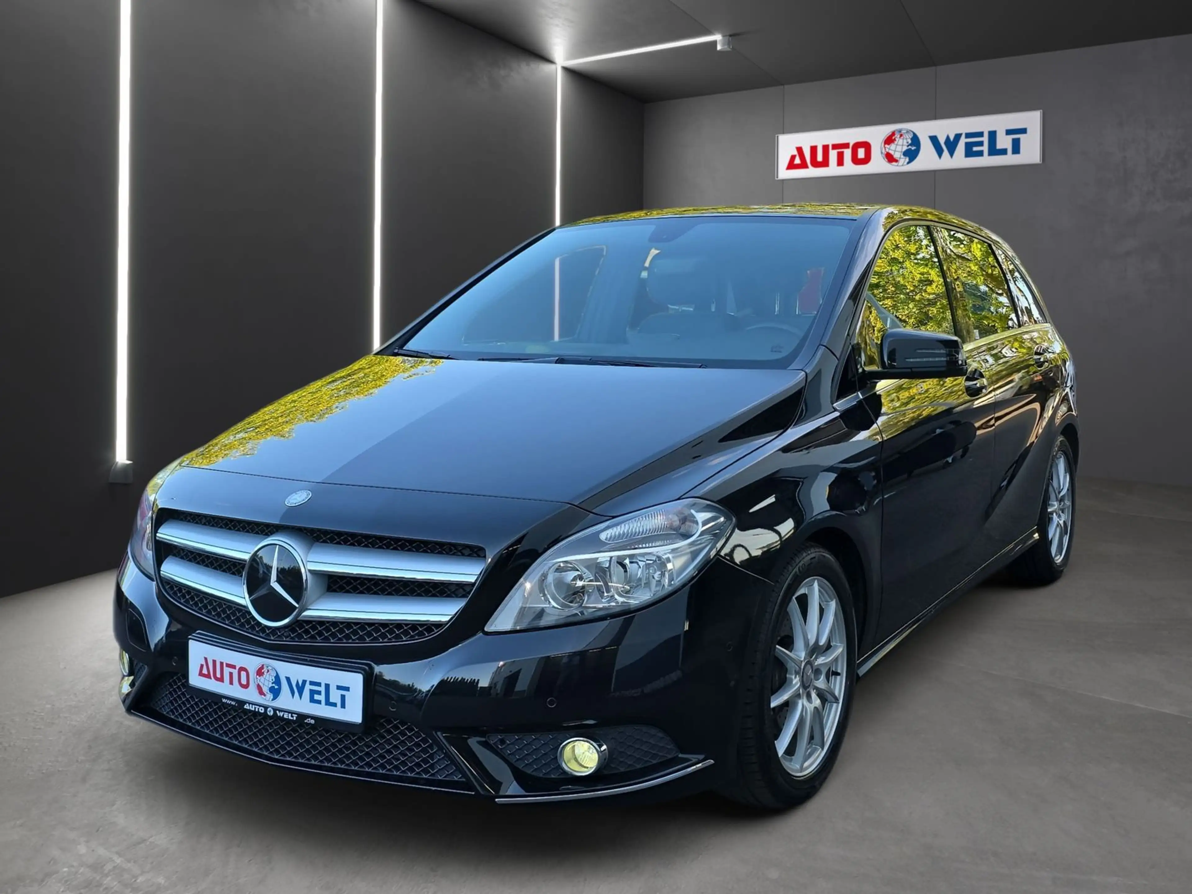 Mercedes-Benz B 200 B200 Edition 1 Standard Teilleder AHK Klima PDC
