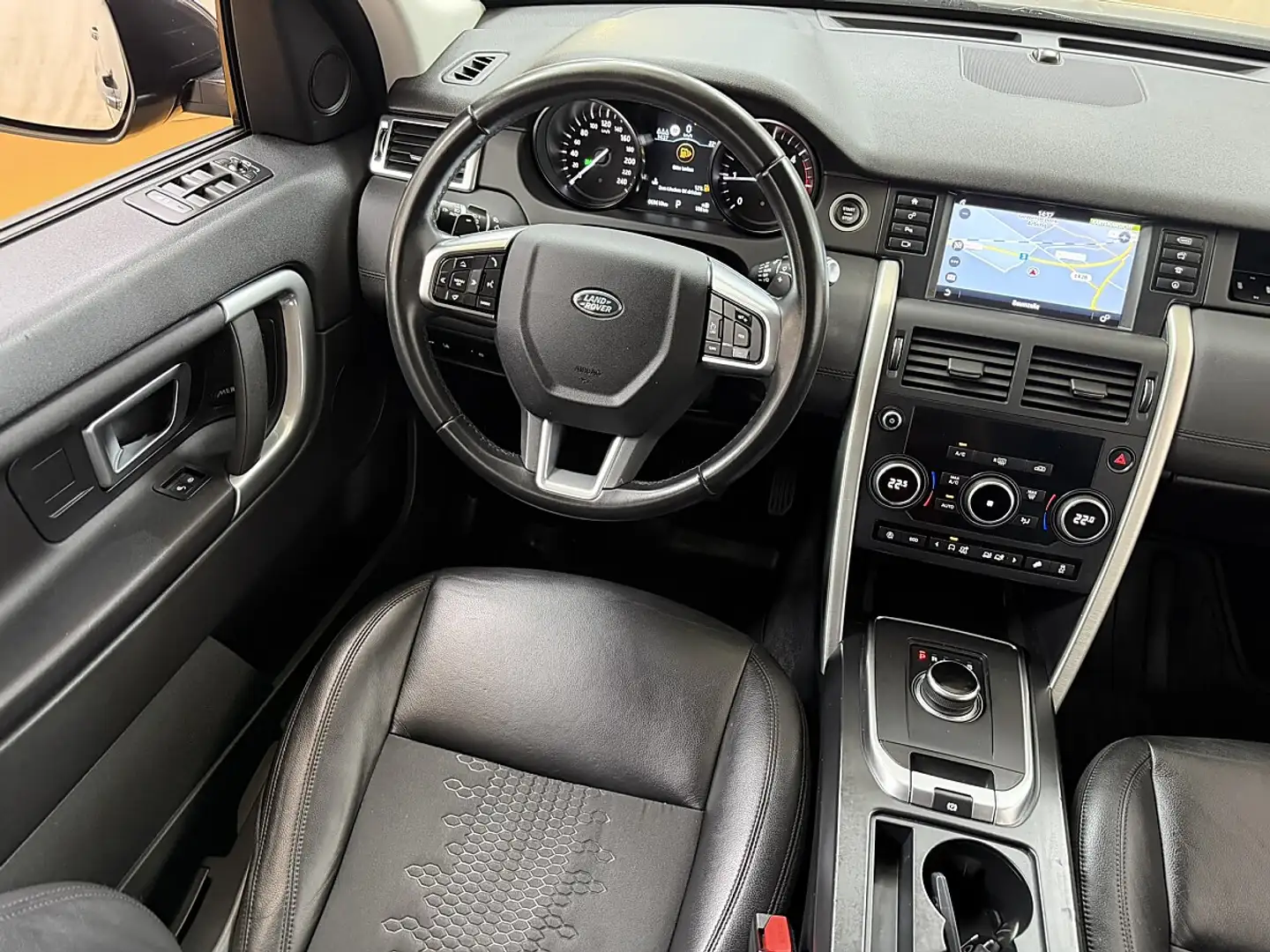 Land Rover Discovery Sport 2,0 TD4 150 4WD SE Aut. Grau - 2