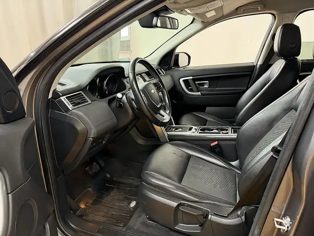 Land Rover Discovery Sport view 6