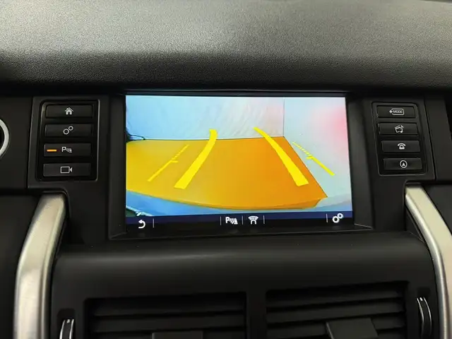 Land Rover Discovery Sport view 14