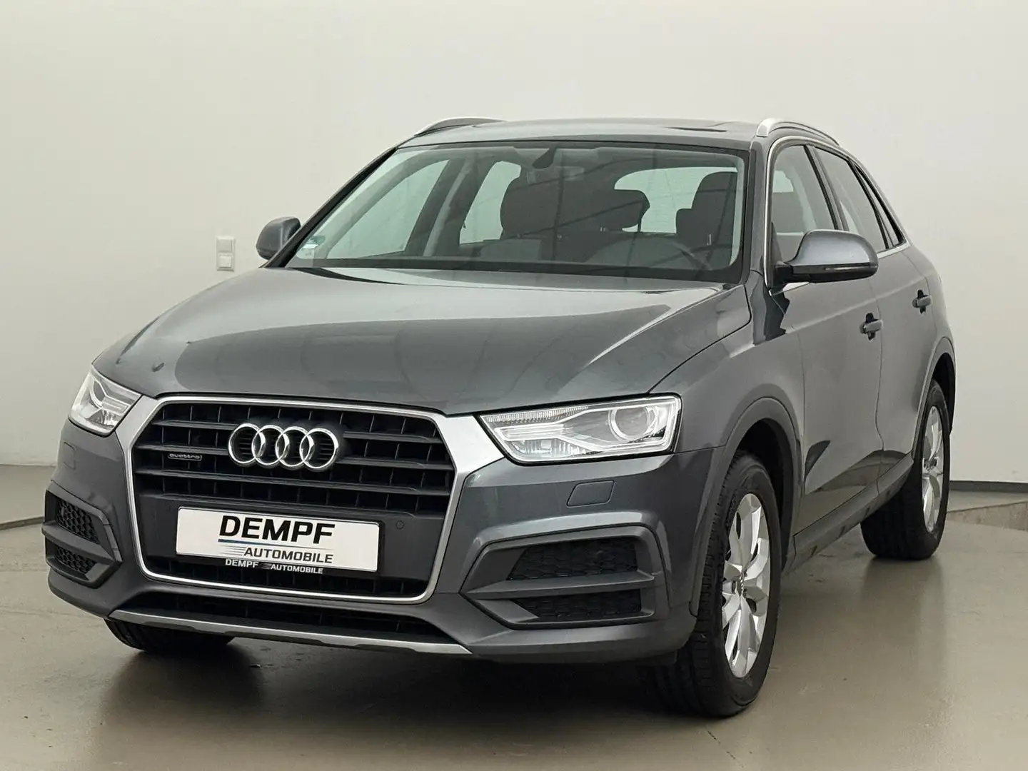 Audi Q3 Design Quattro*Navi*Bi-Xenon*Pano*AHK*2. Hand Grijs - 1