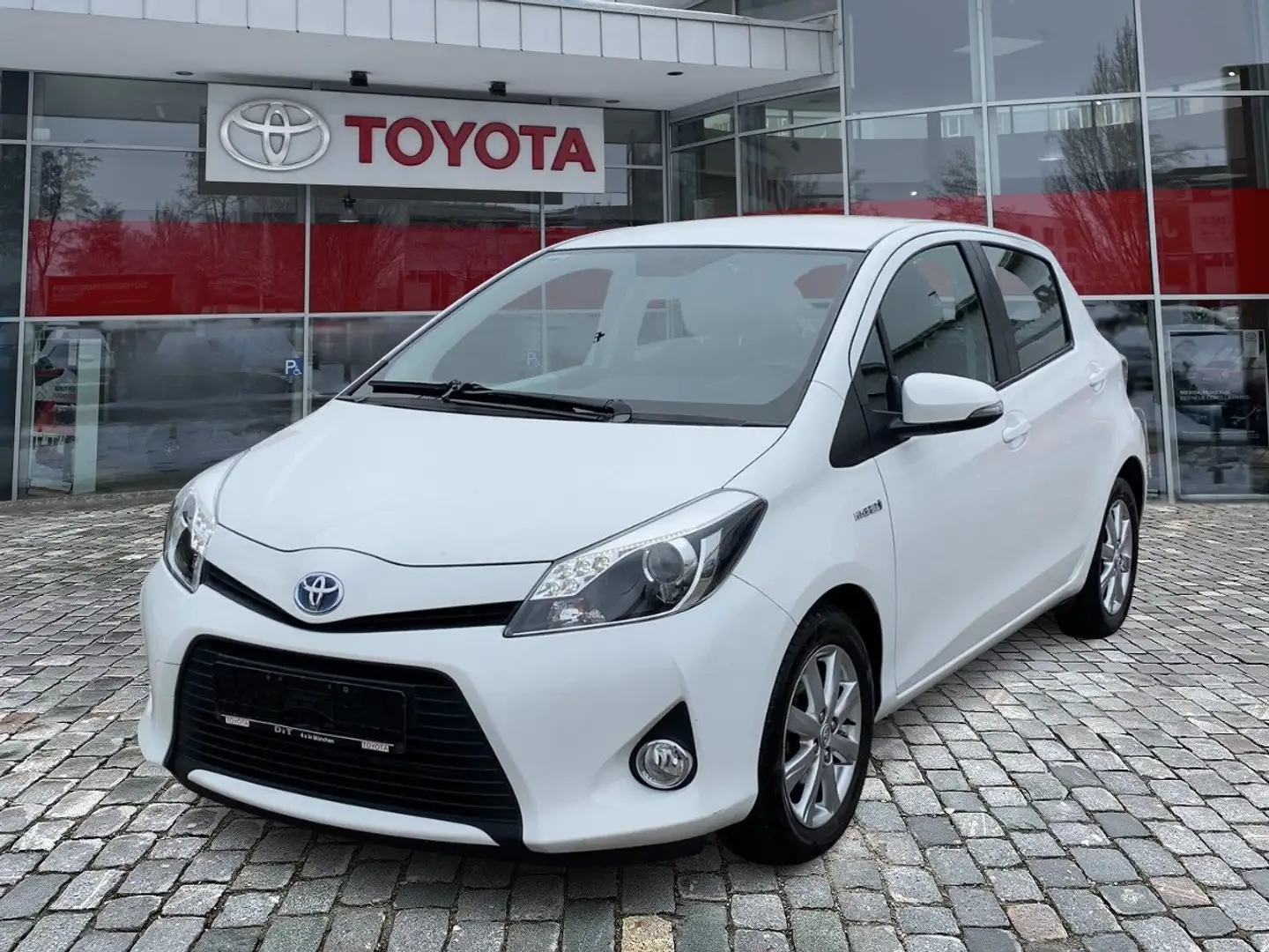 Toyota Yaris 1.5 Life Matrix AUT Kam. KlimaA PDC Wit - 1
