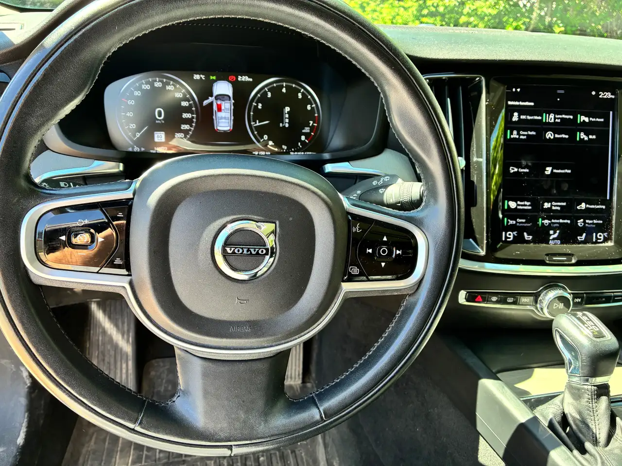 Volvo V60 Cross Country снимка Volvo V60 Cross Country
