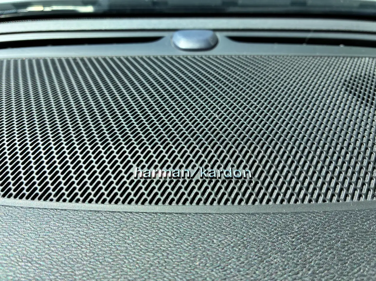 Volvo V60 Cross Country снимка Volvo V60 Cross Country