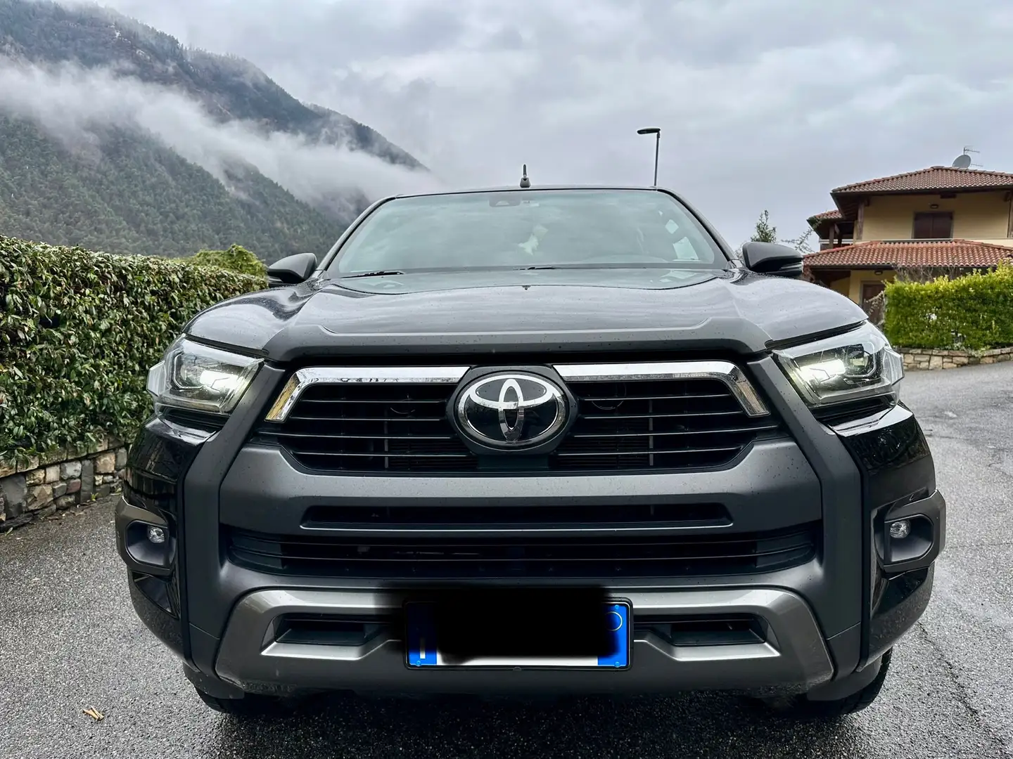 Toyota Hilux 2.8 d double cab Invincible 4wd auto Siyah - 1