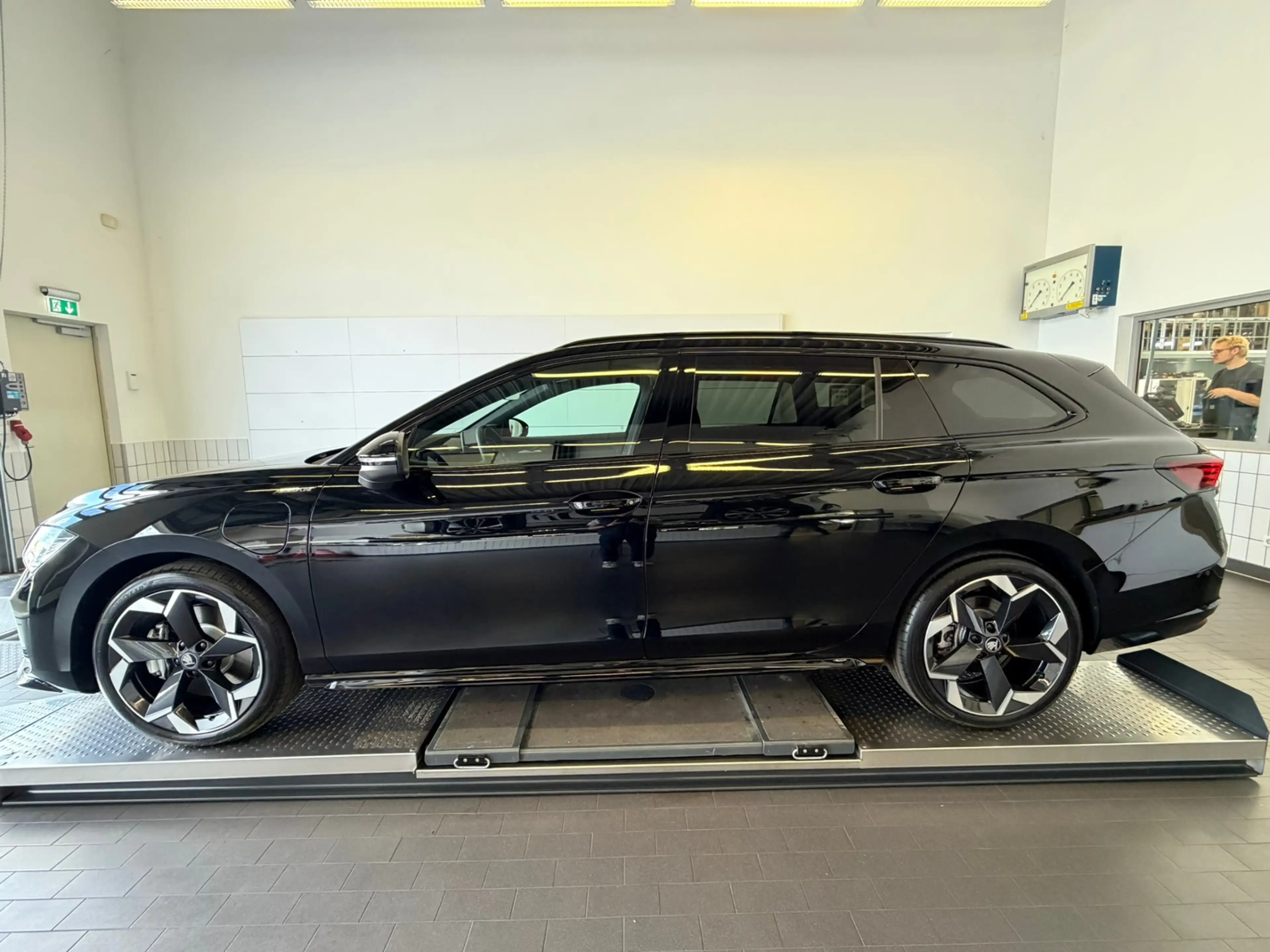 Skoda Superb Combi  Sportline 1.5 TSI IV DSG *AHK,Navi,19"-LM* — photo 3