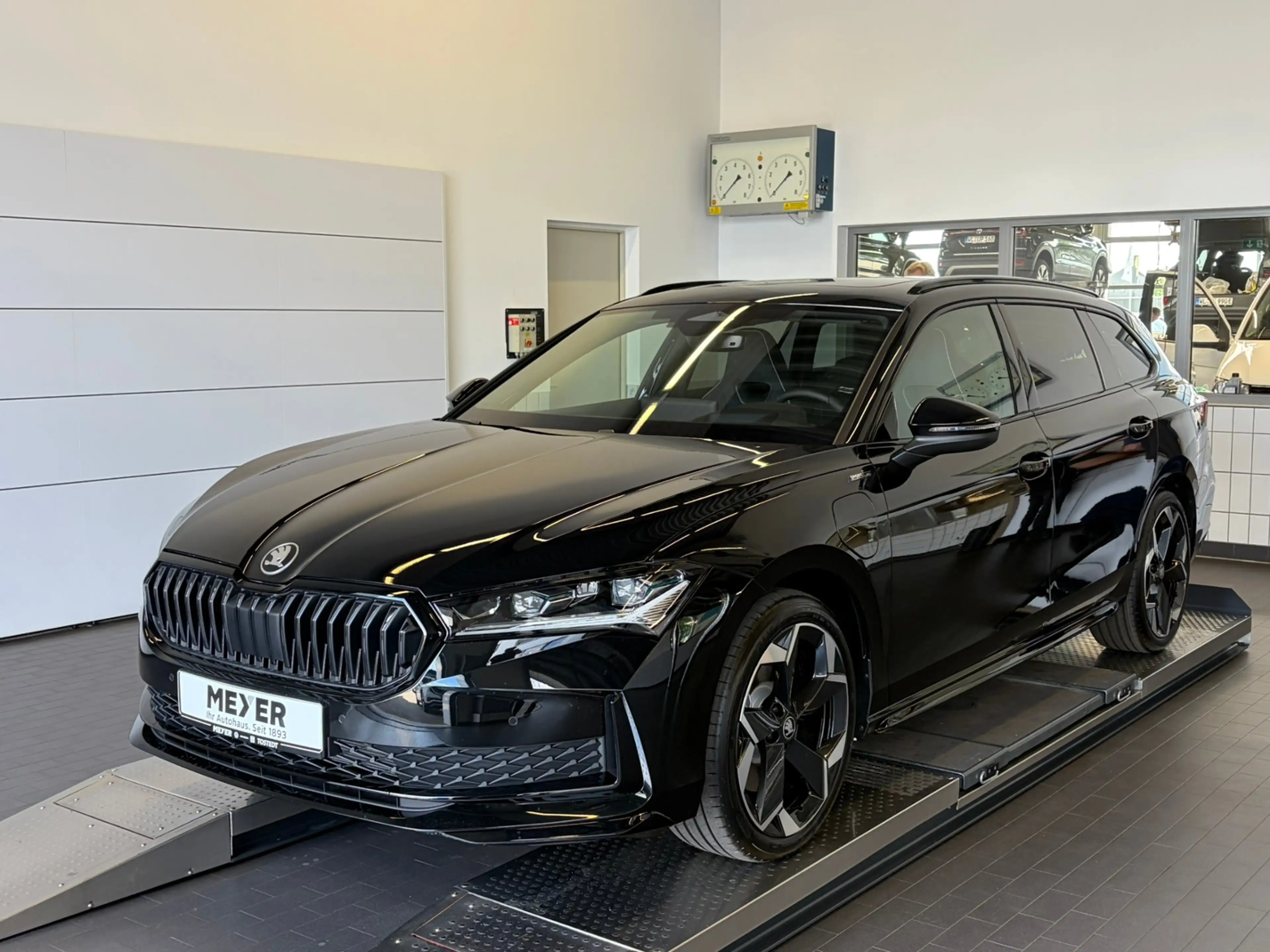 Skoda Superb Combi  Sportline 1.5 TSI IV DSG *AHK,Navi,19"-LM* — photo 2