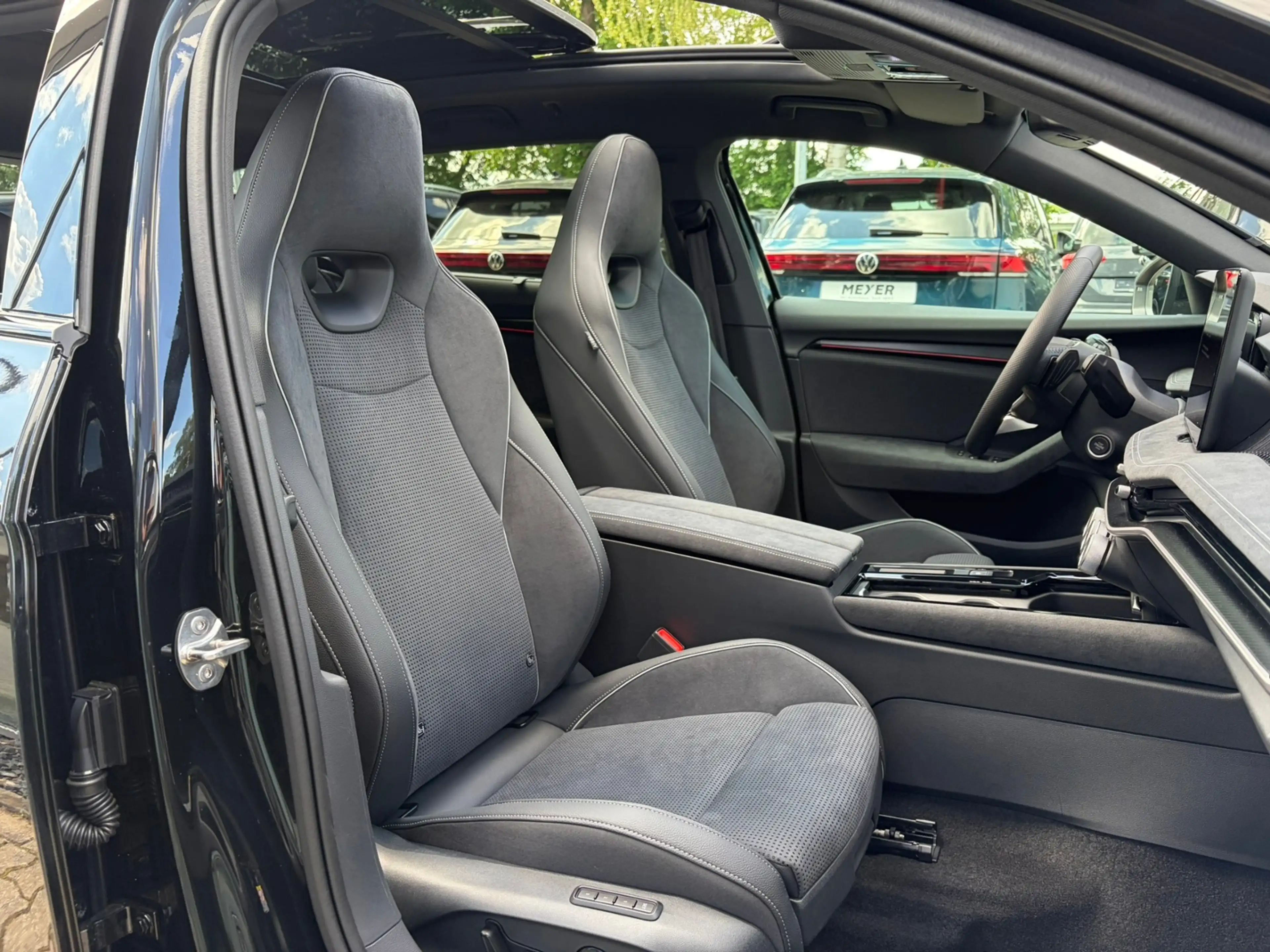 Skoda Superb Combi  Sportline 1.5 TSI IV DSG *AHK,Navi,19"-LM* — photo 10