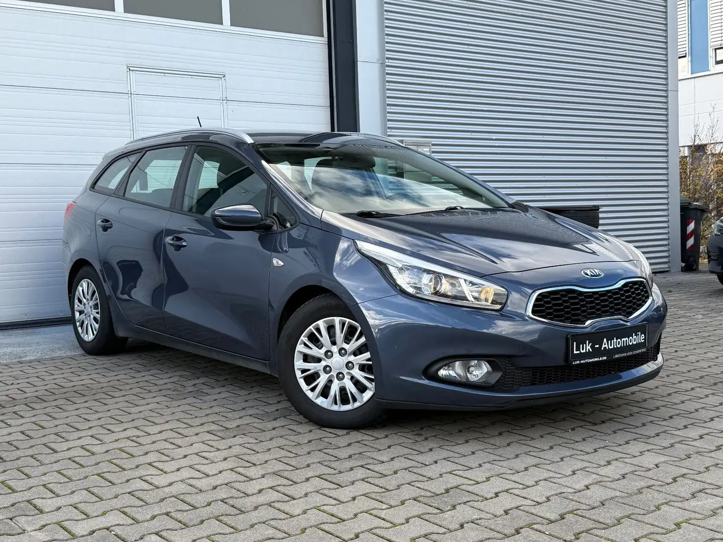 Kia Ceed / cee'd 1.6 Crdi°110Ps°Ahk° Blau - 1