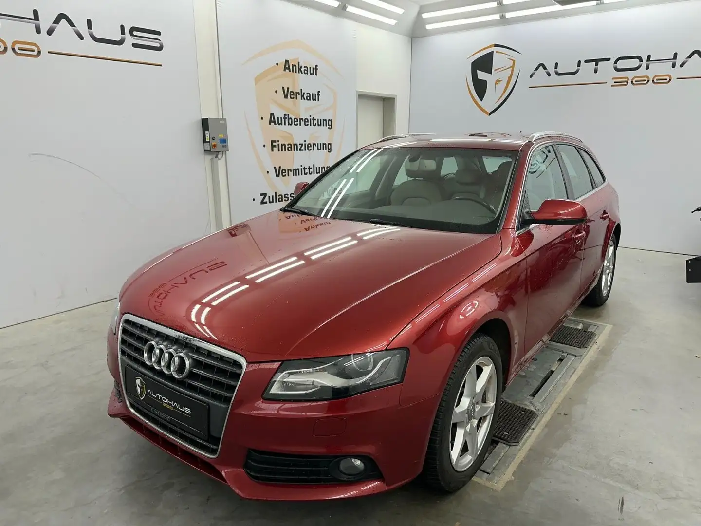 Audi A4 Avant Ambition XENON NAVI KLIMA MFL SHZ PDC Rot - 1