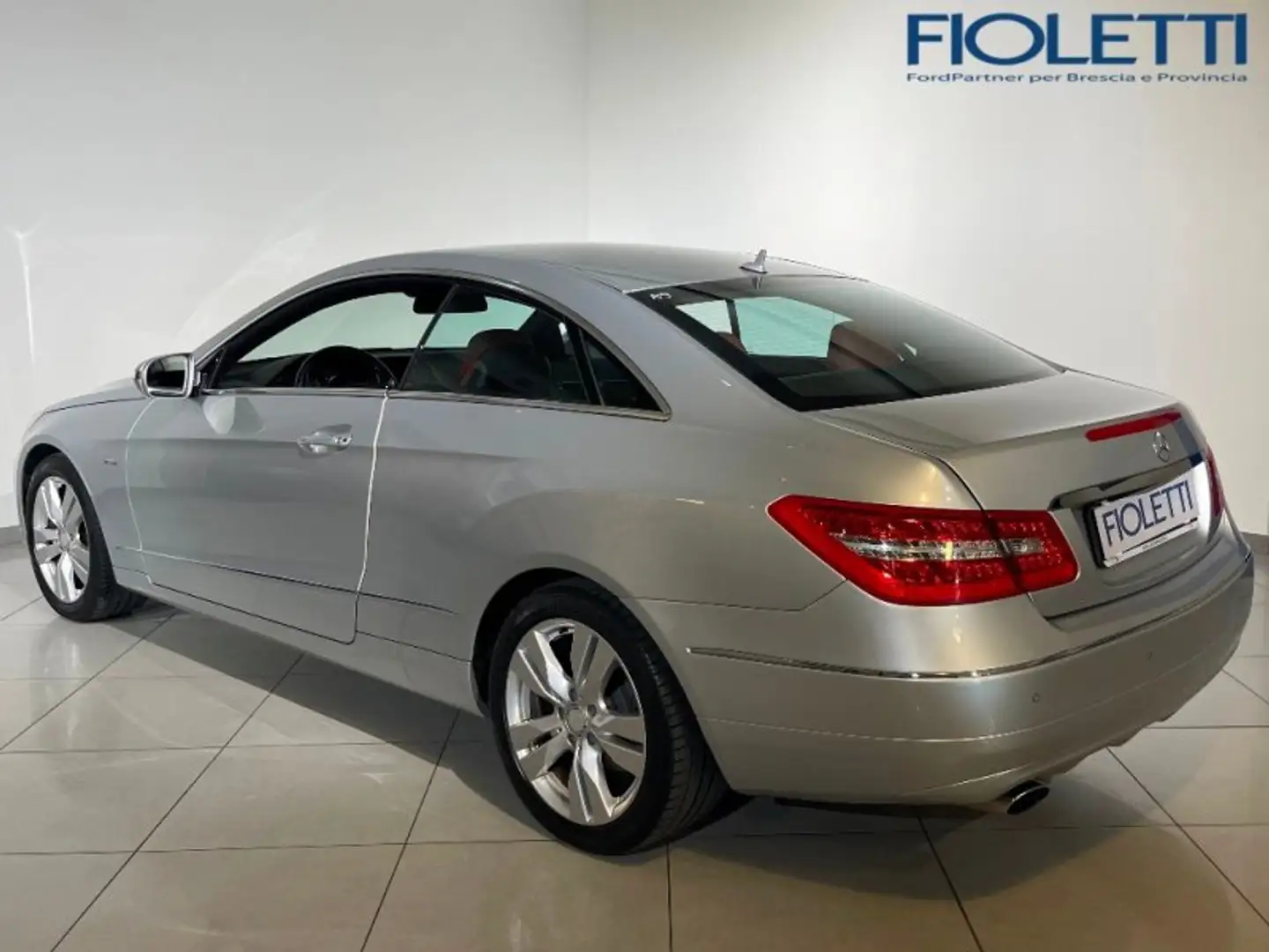 Mercedes-Benz E 250 CLASSE E COUPÉ E 250 CGI COUPÉ BLUEEFFICIENCY A Silber - 2