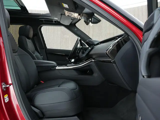 Land Rover Range Rover Sport view 4