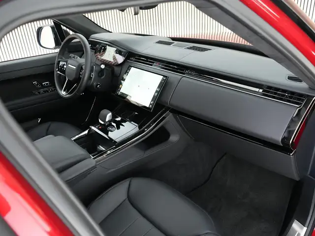 Land Rover Range Rover Sport view 3