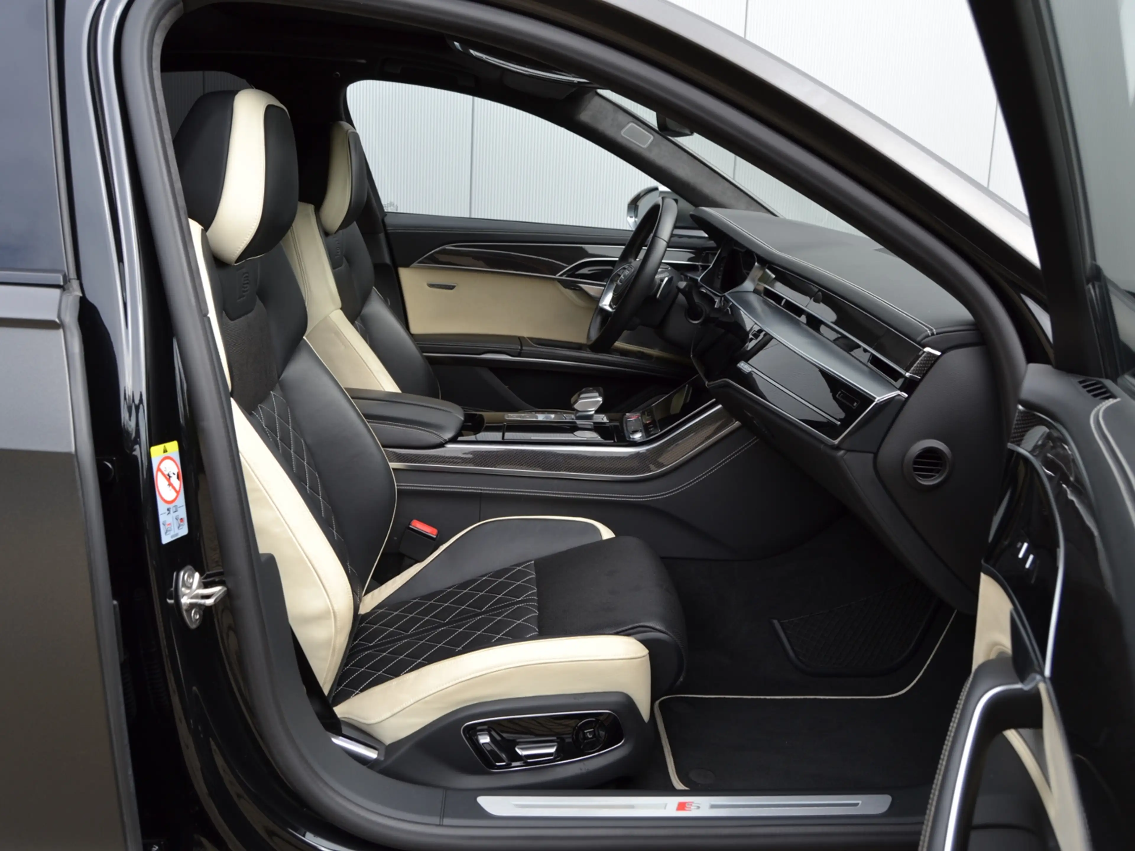 Audi S8 4.0 TFSI 787 PS VOLL MTM NP:248.263 AHK/21-ZOLL/K — photo 3
