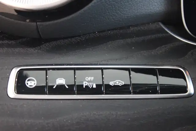 Mercedes-Benz E view 16