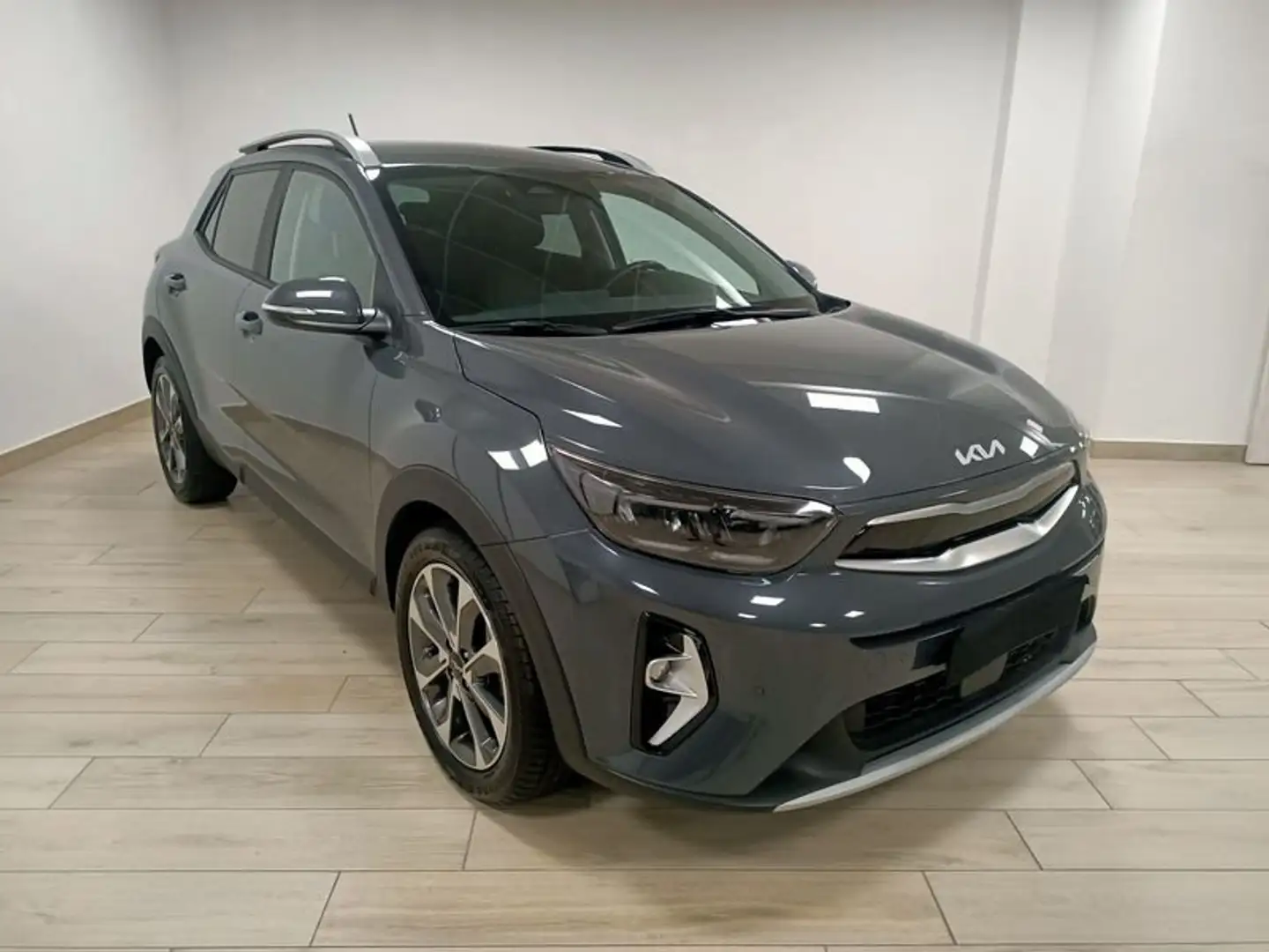 Kia Stonic 1.0 T-GDi 100 CV MHEV MT Style Gris - 1