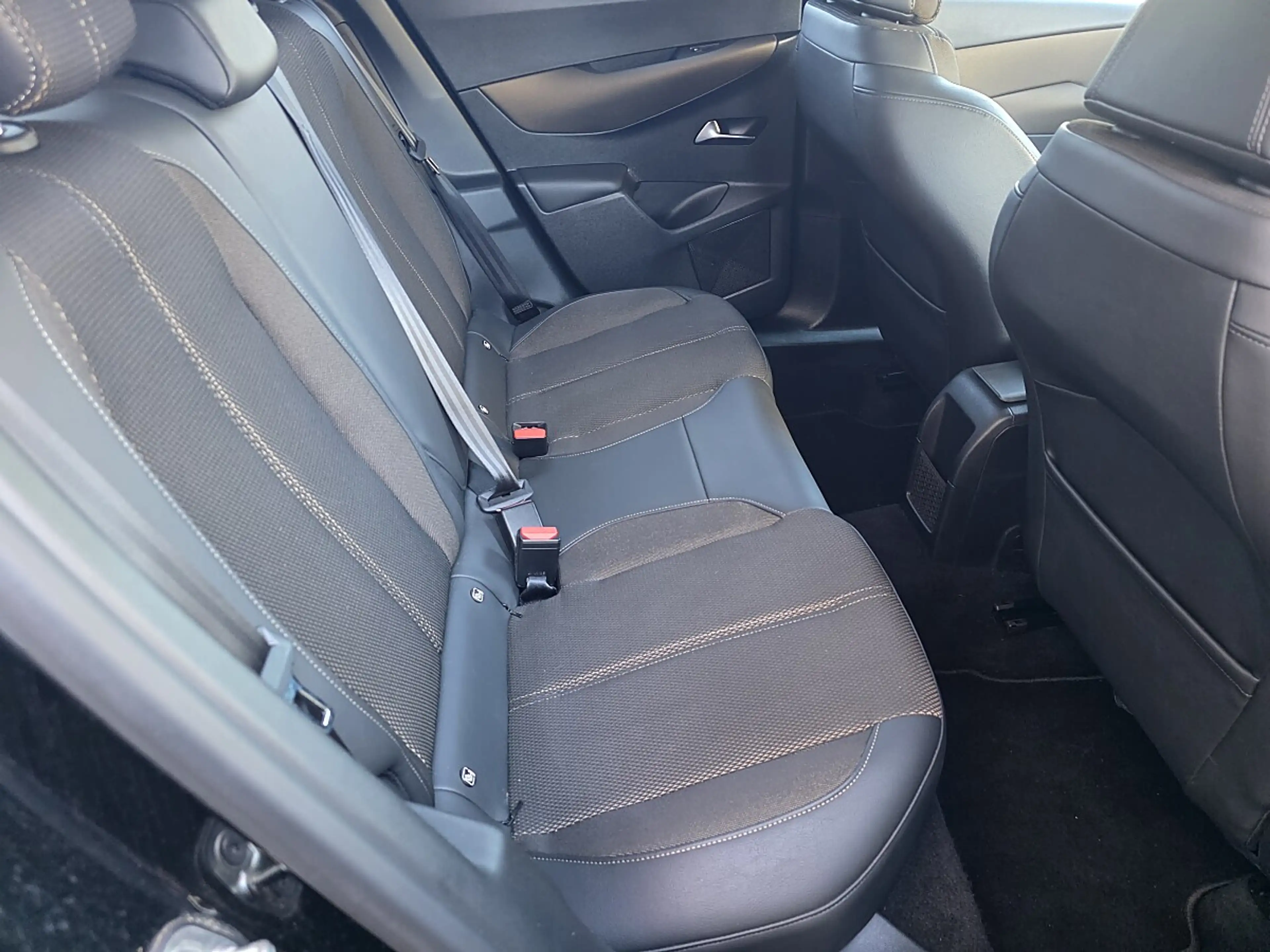 DS Automobiles DS 3 DS3 Crossback BlueHDI 100 So Chic — photo 11