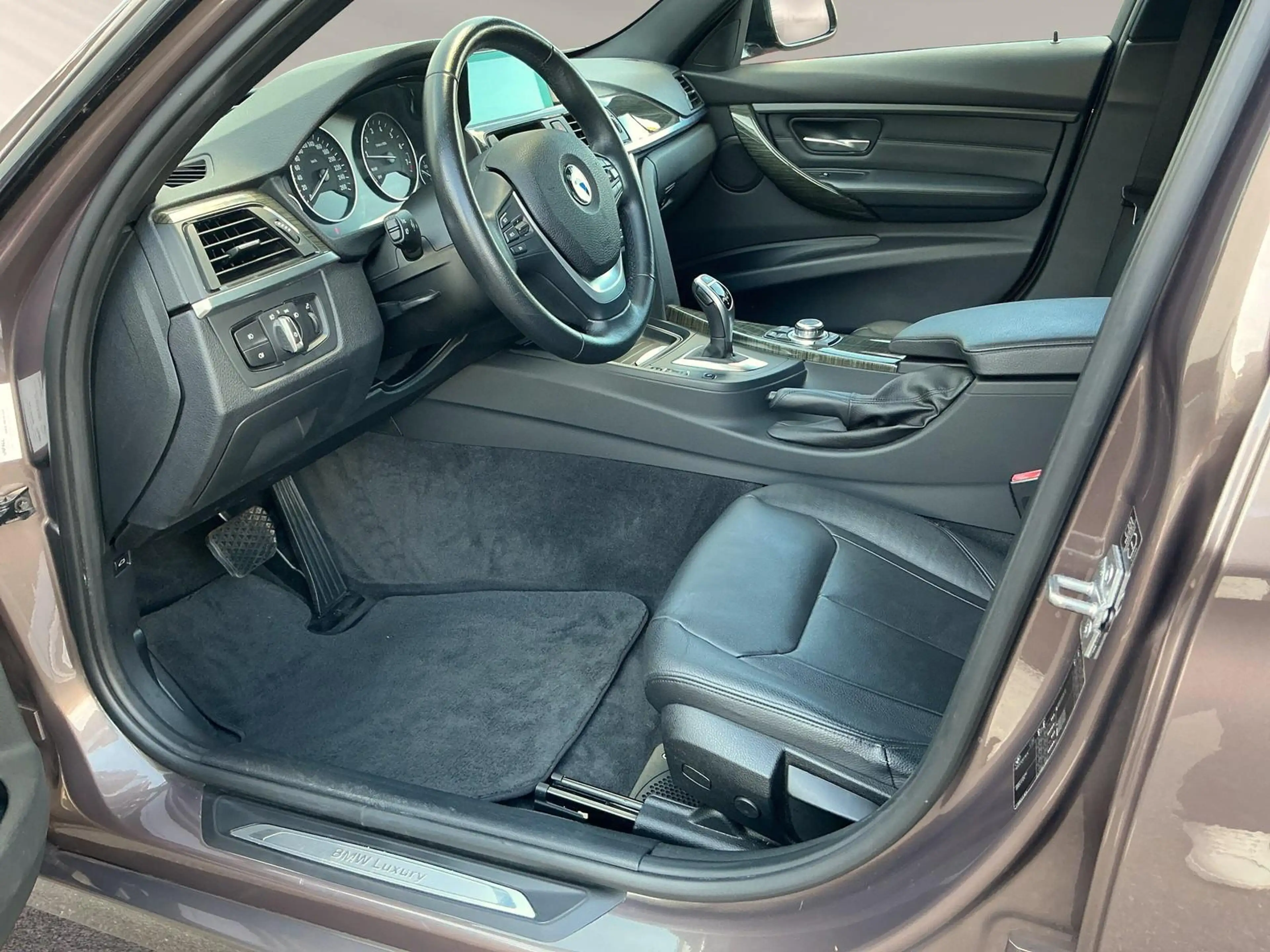 BMW 328 i AUT Touring Luxury XEN HUD NAVI SHZ RFK PDC — photo 10