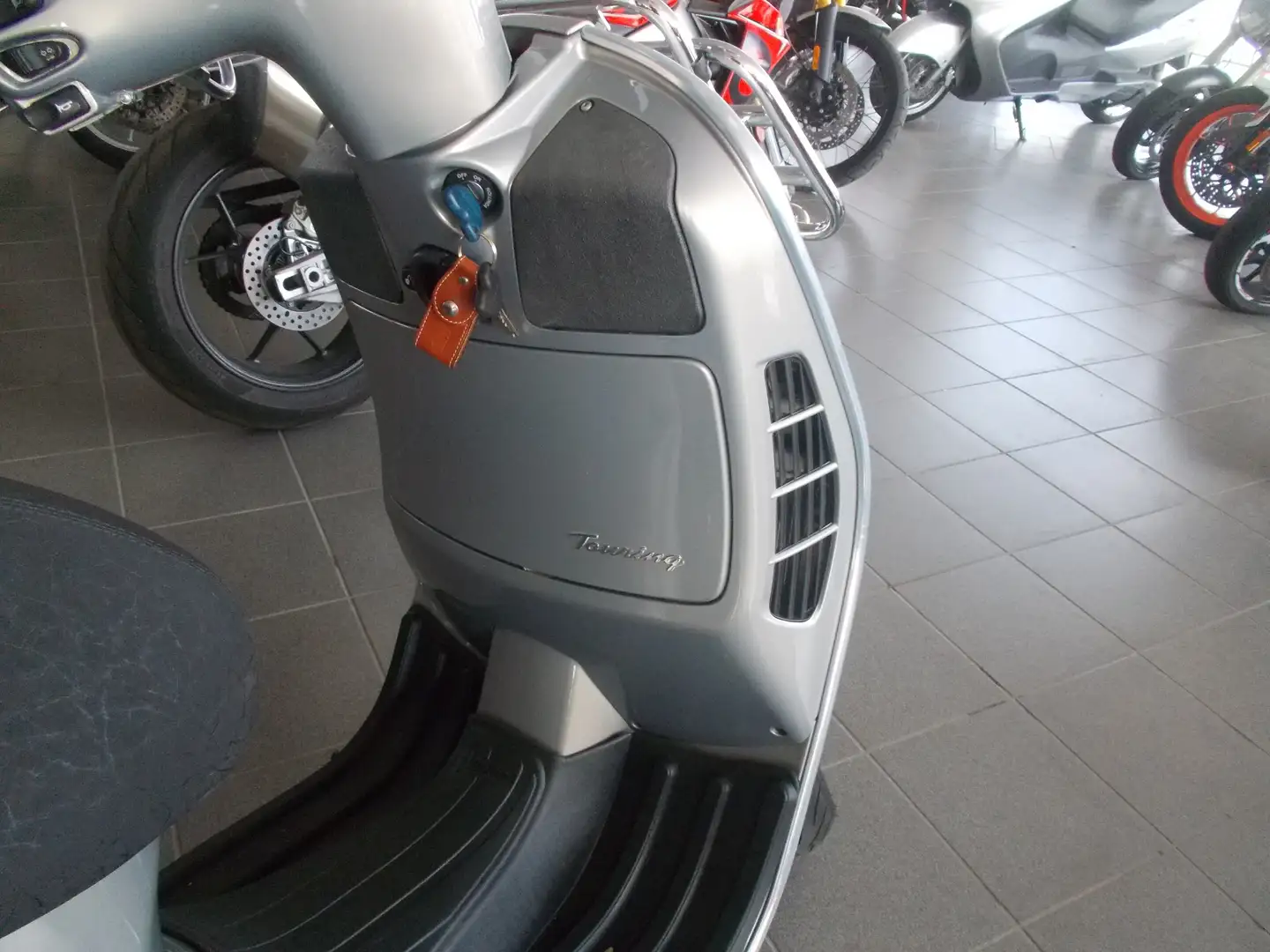 Vespa GTS 300 TOURING Argento - 2