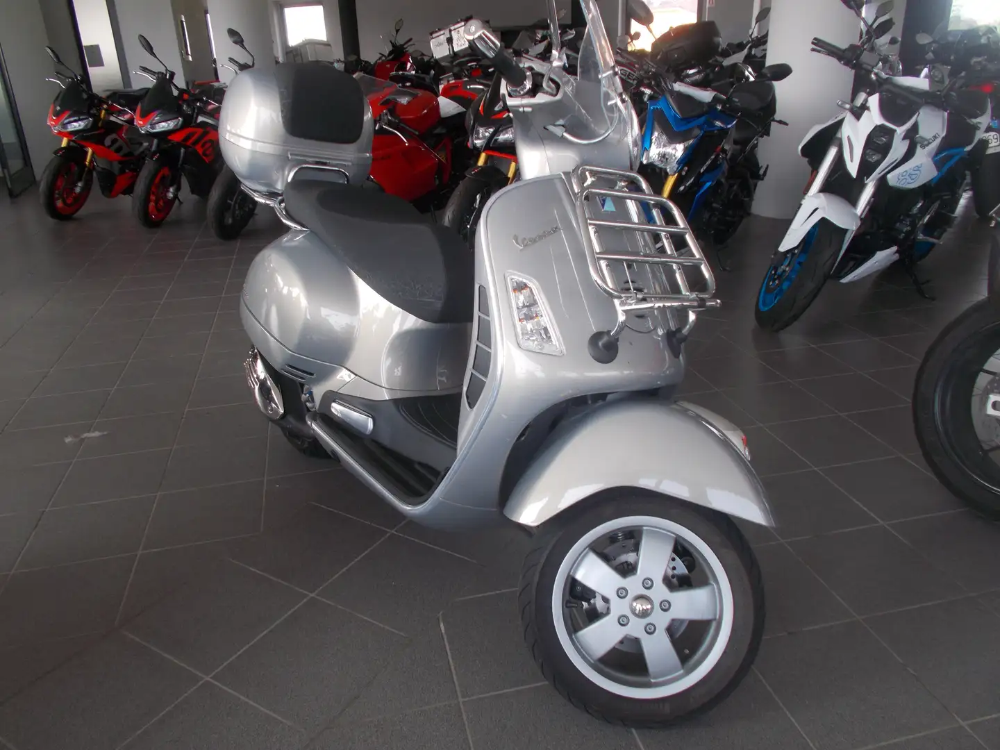 Vespa GTS 300 TOURING Argento - 1